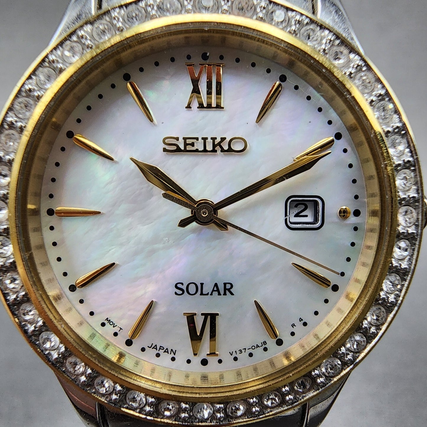 Seiko Solar Watch Women 28mm MOP Dial Two Tone Date Round V1370aa0 Runs1