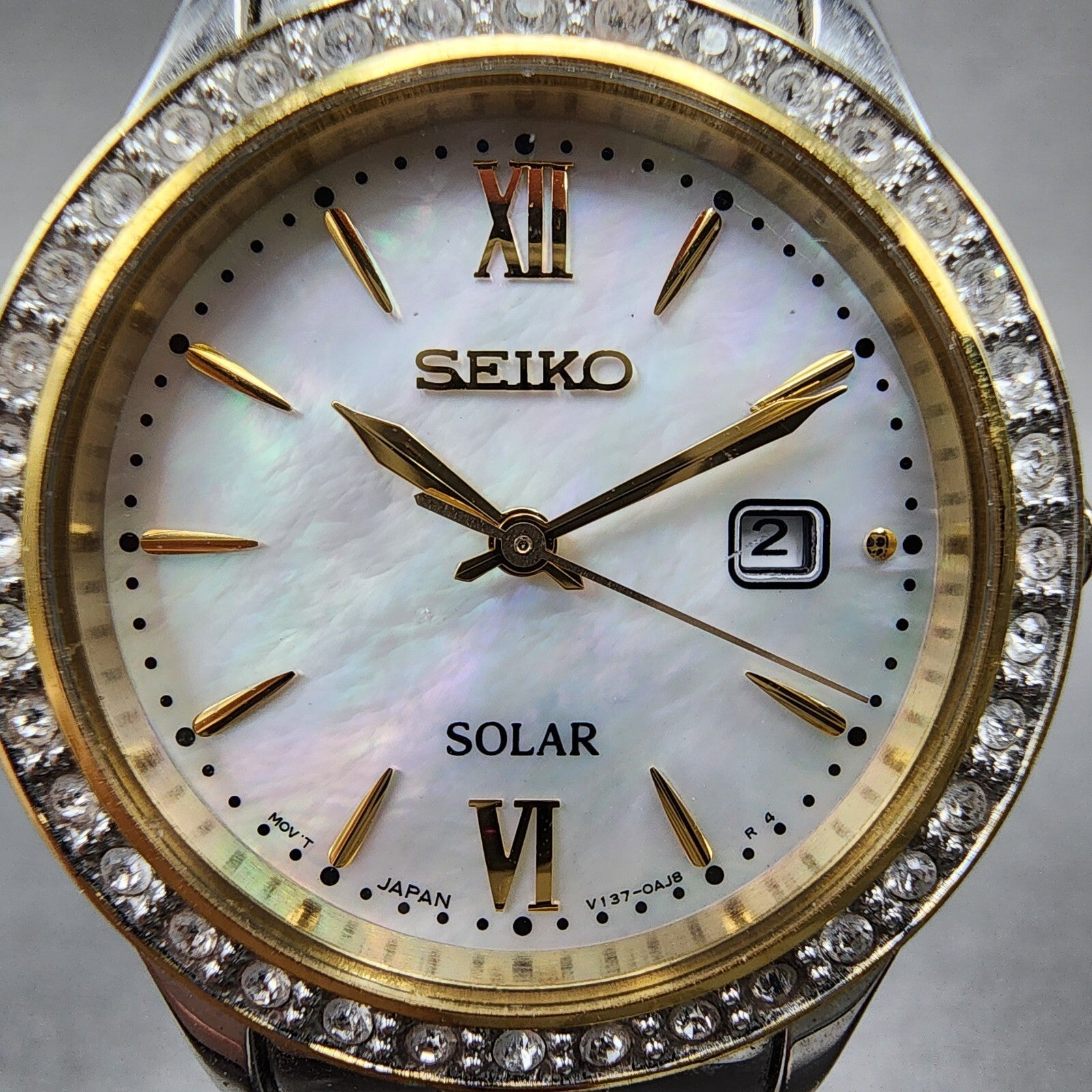Seiko Solar Watch Women 28mm MOP Dial Two Tone Date Round V1370aa0 Runs1