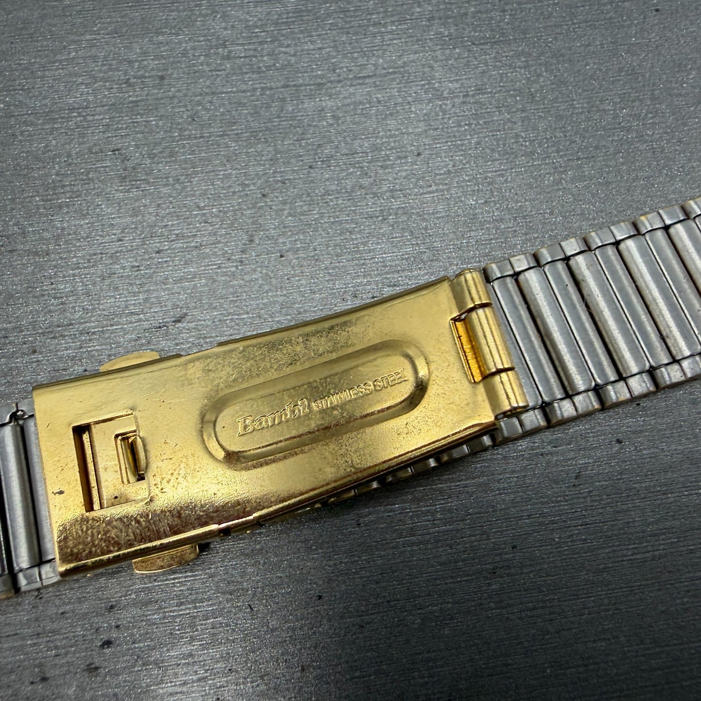 Playboy Watch Men 34mm White Dial Gold Tone Round 5307 BROKEN BAND New battery12
