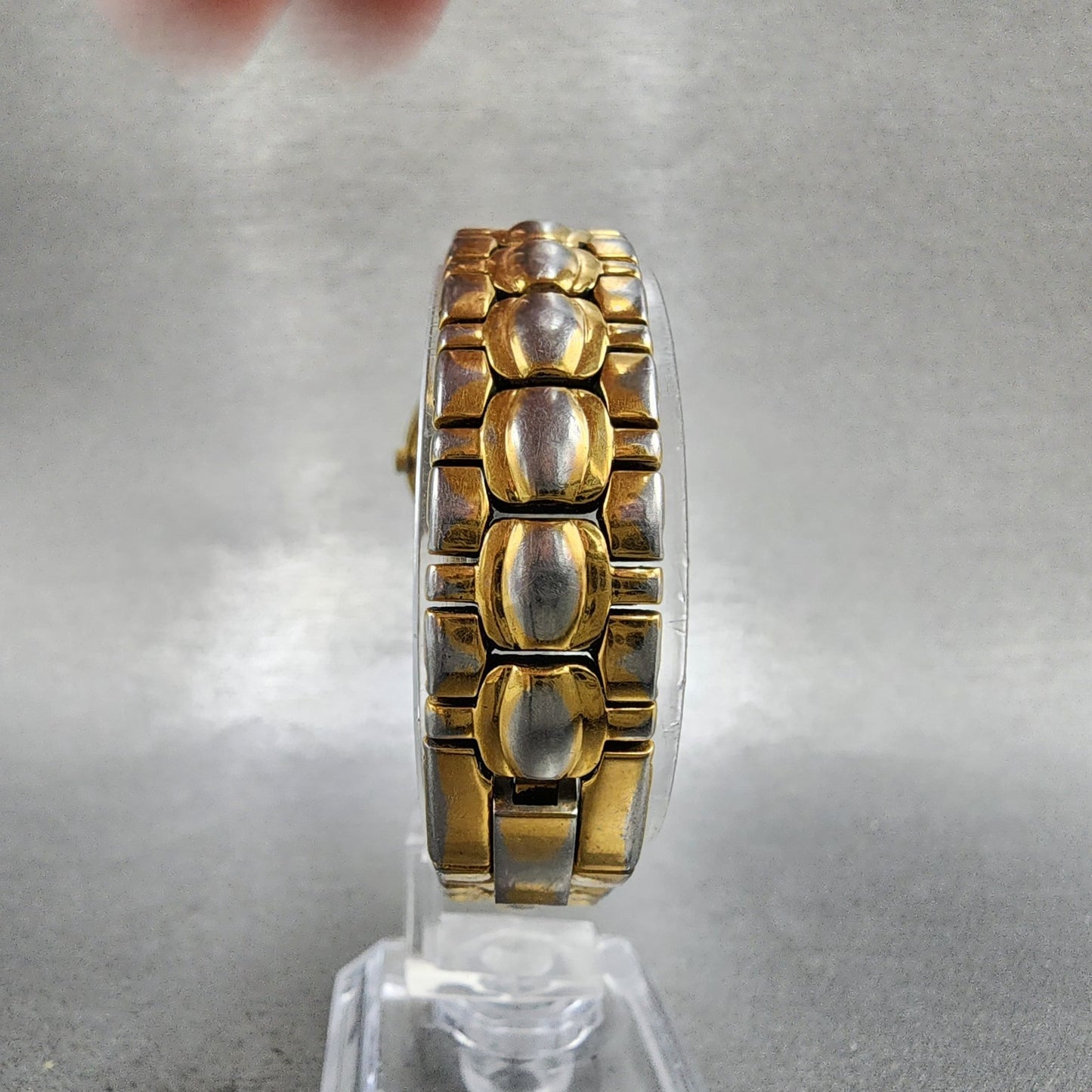 Bulova Diamond Watch Women 24mm MOP Dial Gold Tone Date 57p36 New Battery7
