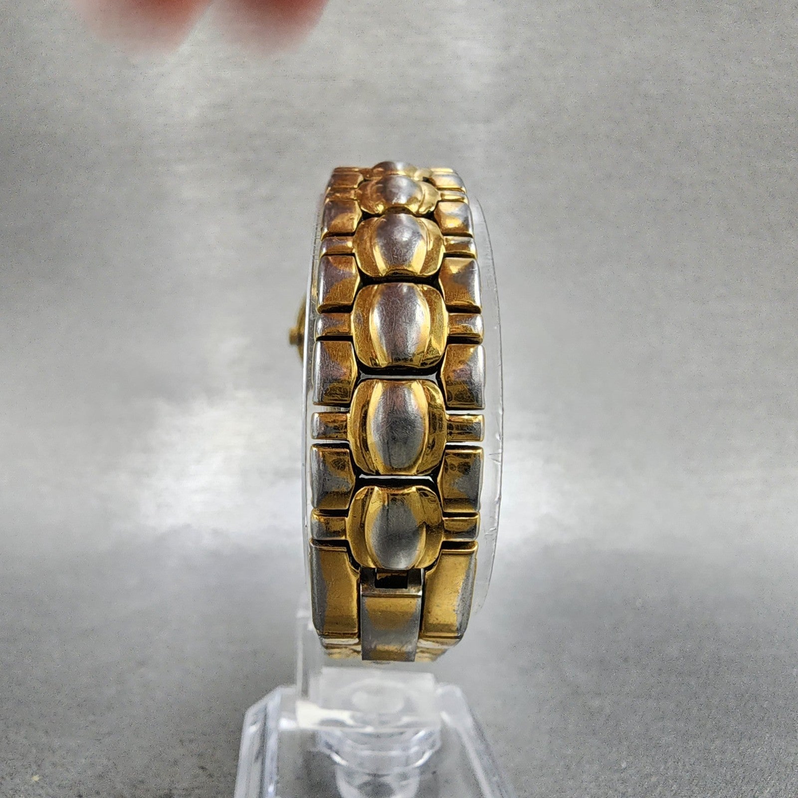 Bulova Diamond Watch Women 24mm MOP Dial Gold Tone Date 57p36 New Battery7
