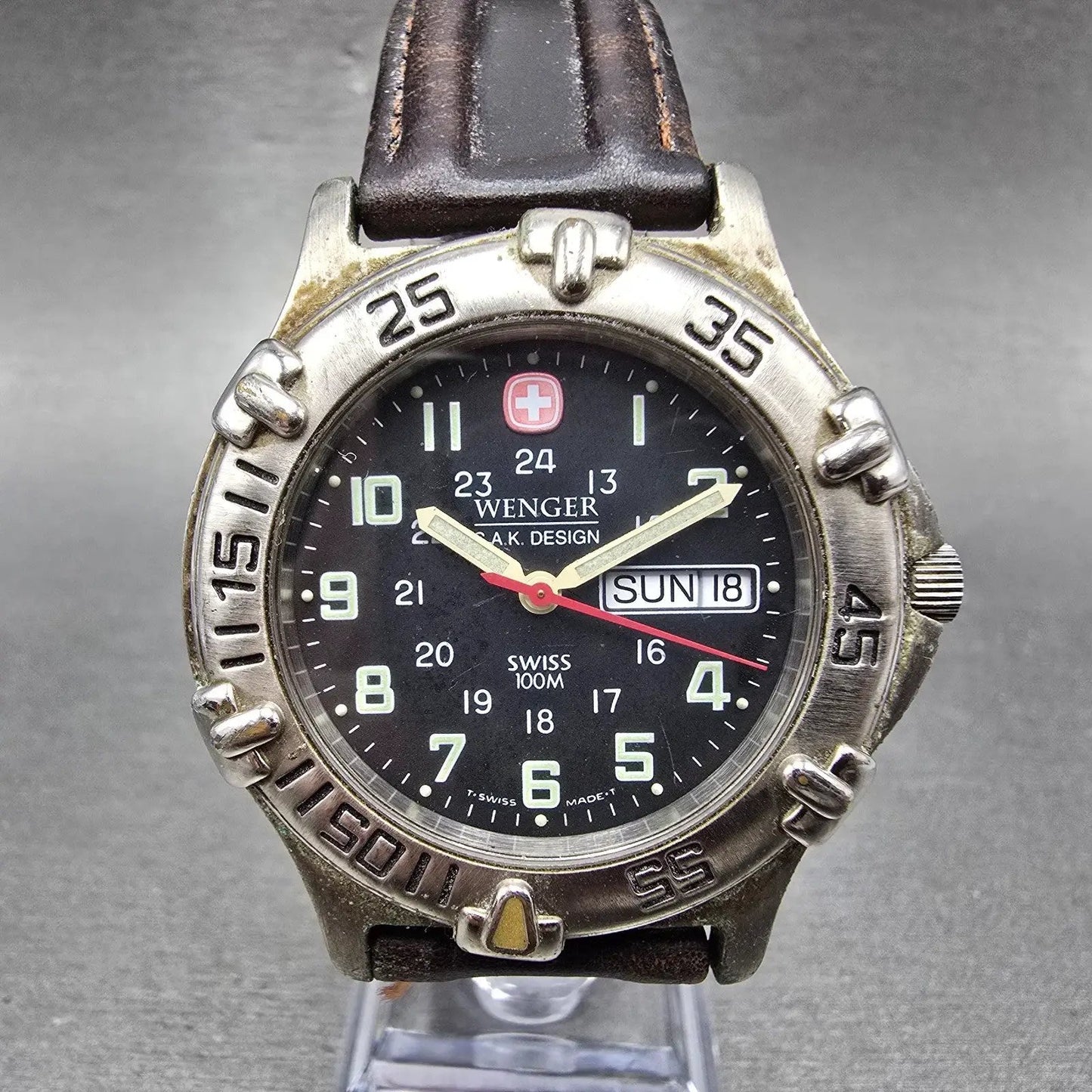 Wenger SMT Design Watch Men 40mm Black Dial Silver Tone Round 096.0685 PARTS JK0