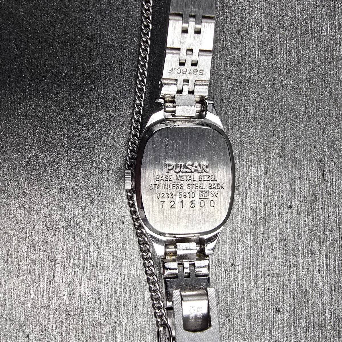 Seiko Pulsar Watch Women 16mm Silver Dial Silver Tone Oval V233-5810 New Battery12