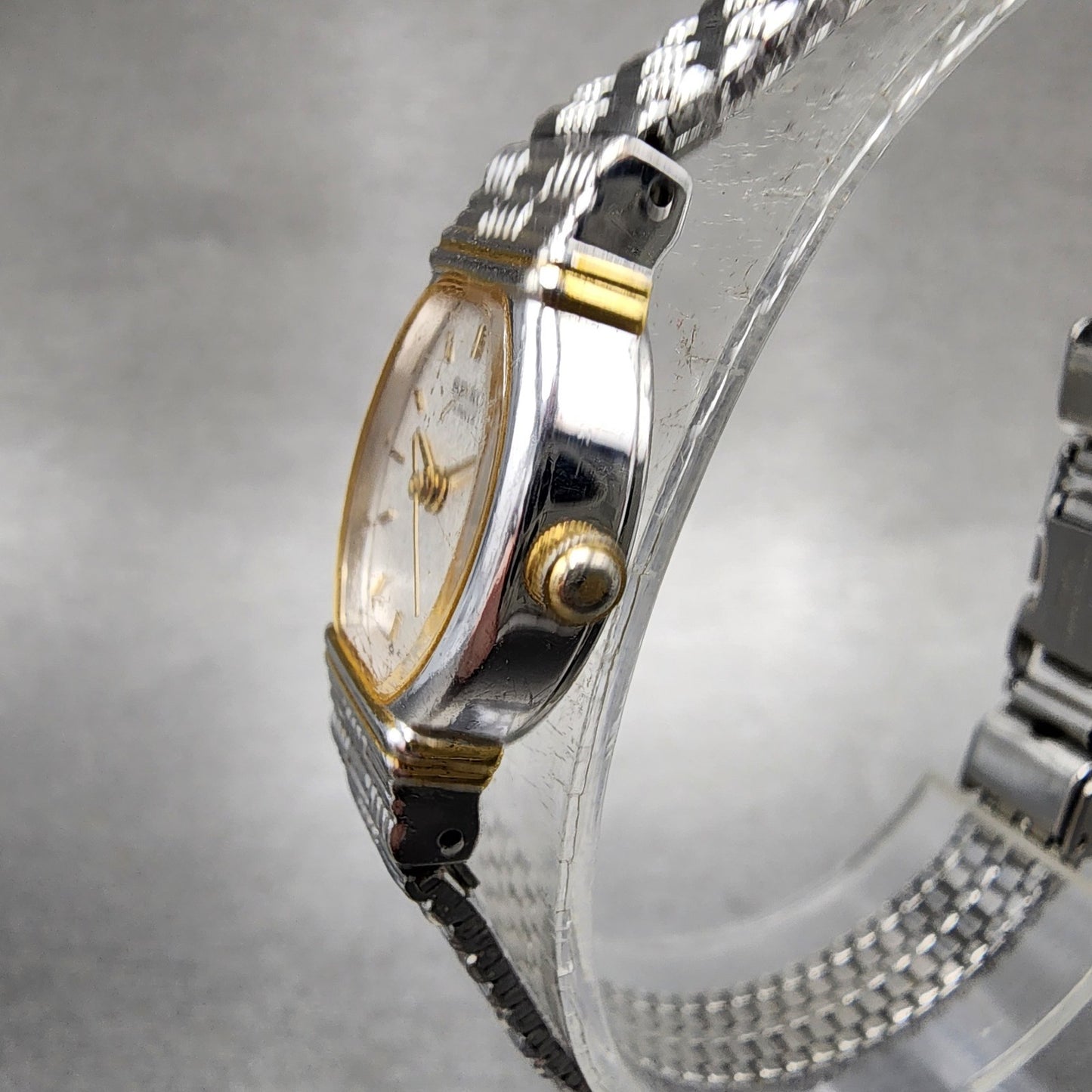 Seiko Watch Women 17mm White Dial Two Tone Oval 2Y015C09 New Battery VTG2