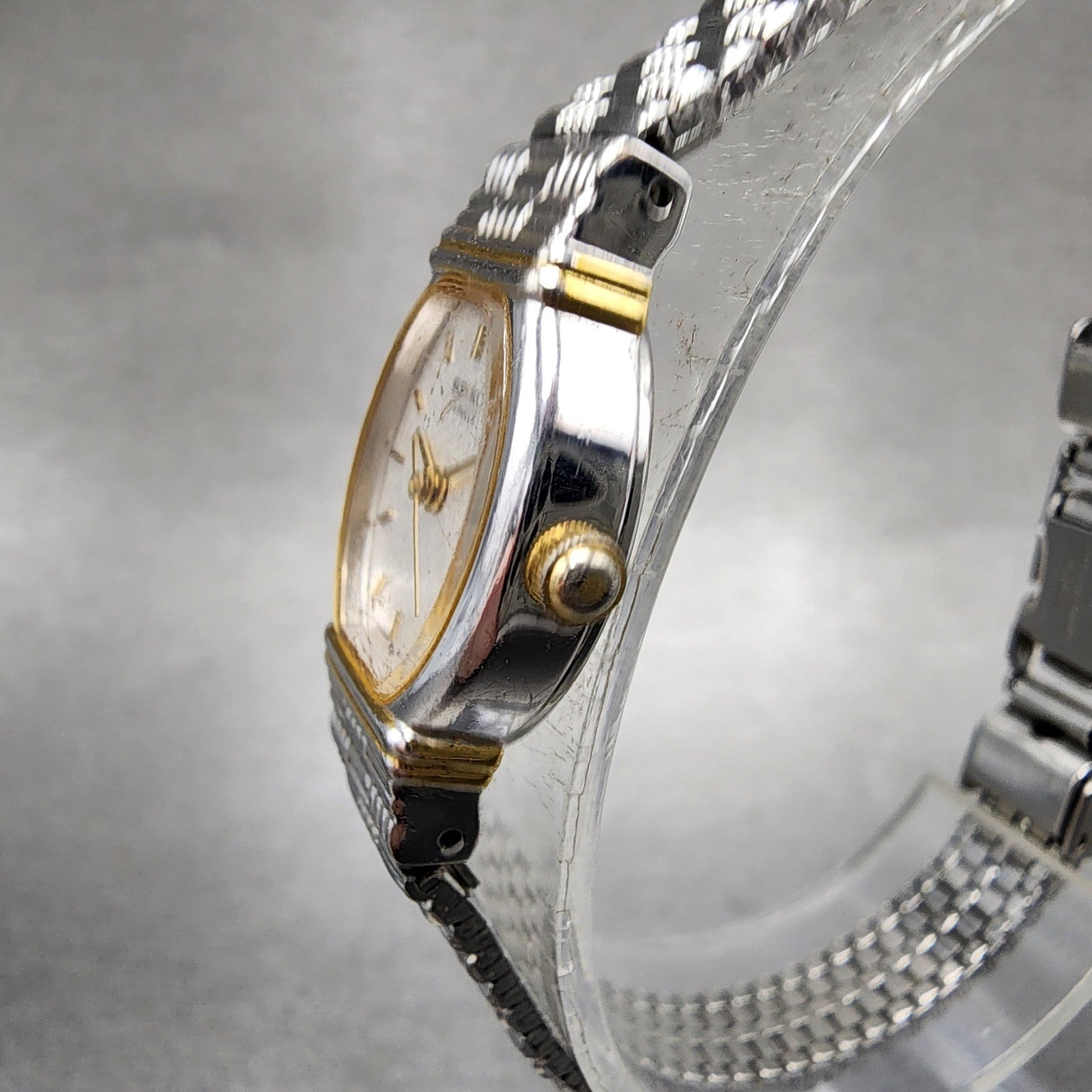 Seiko Watch Women 17mm White Dial Two Tone Oval 2Y015C09 New Battery VTG2