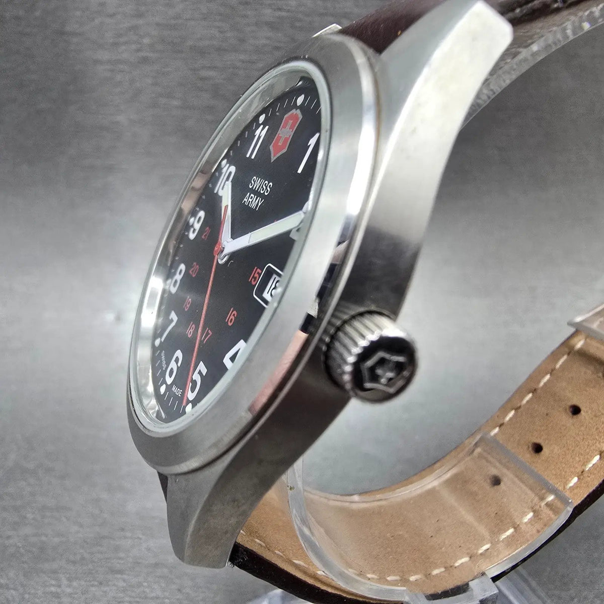 Swiss Army Garrison Watch Men 40mm Black Dial Steel Date Round New Battery2