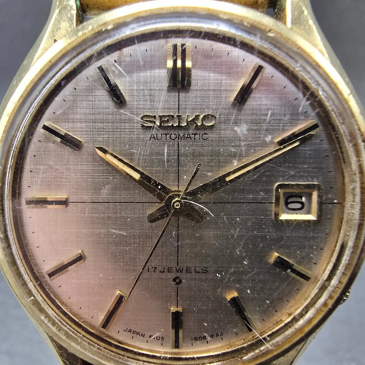 Seiko Automatic Watch Men 37mm Champange Dial Gold Date Round 6105-8069 Works1