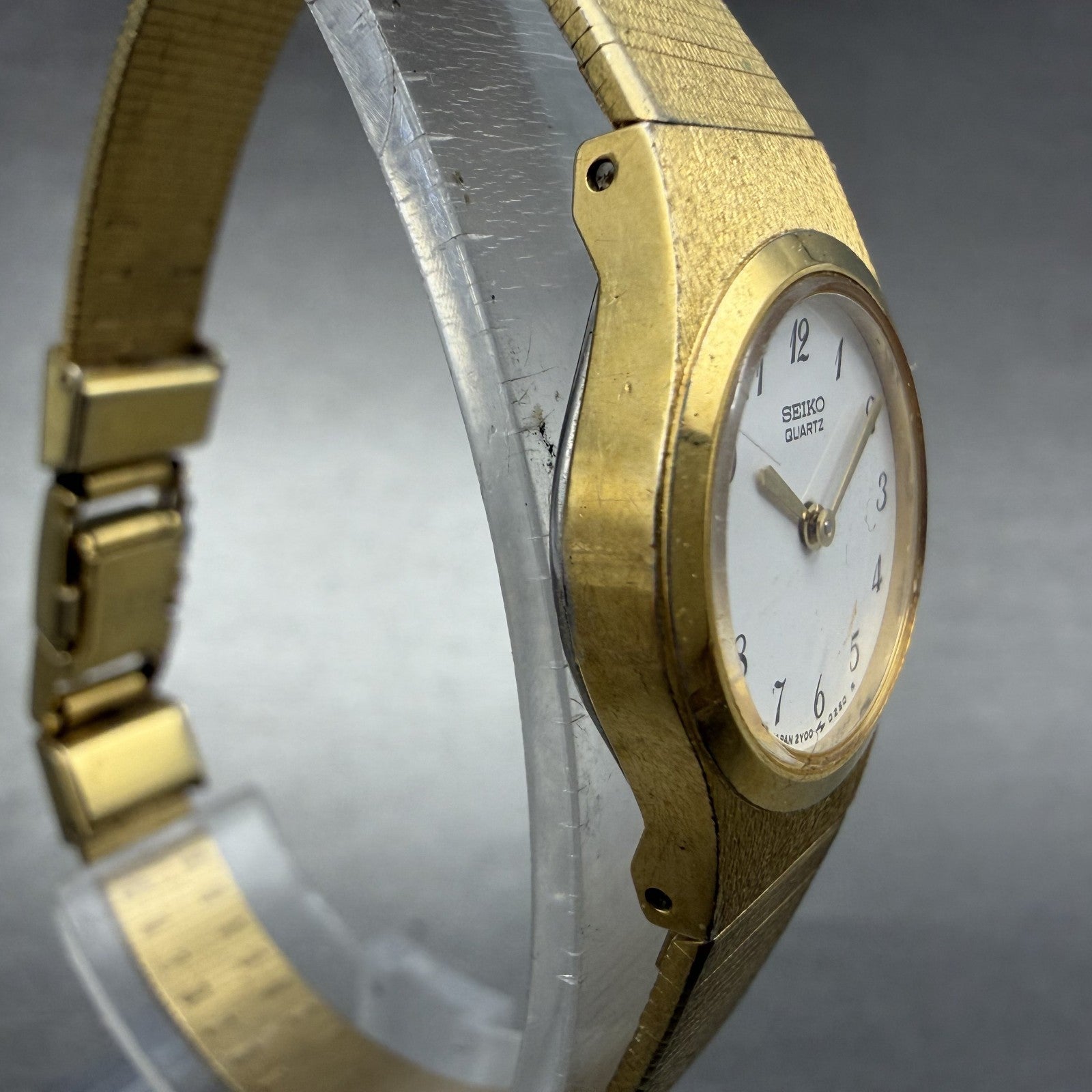 Seiko Watch Women 19mm White Dial Gold Tone Round Vinatge 2Y00-0010 New Battery3