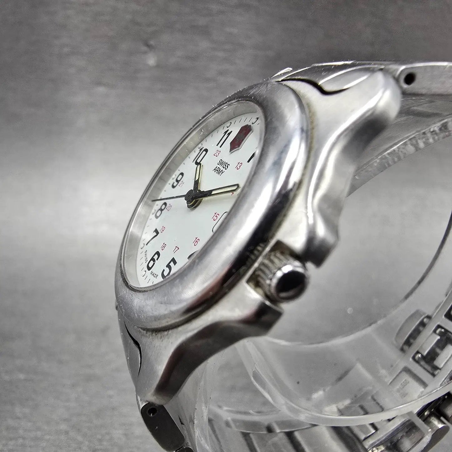 Victorinox Swiss Army Watch Women 30mm White Dial Silver Tone Date 1505 New Batt2