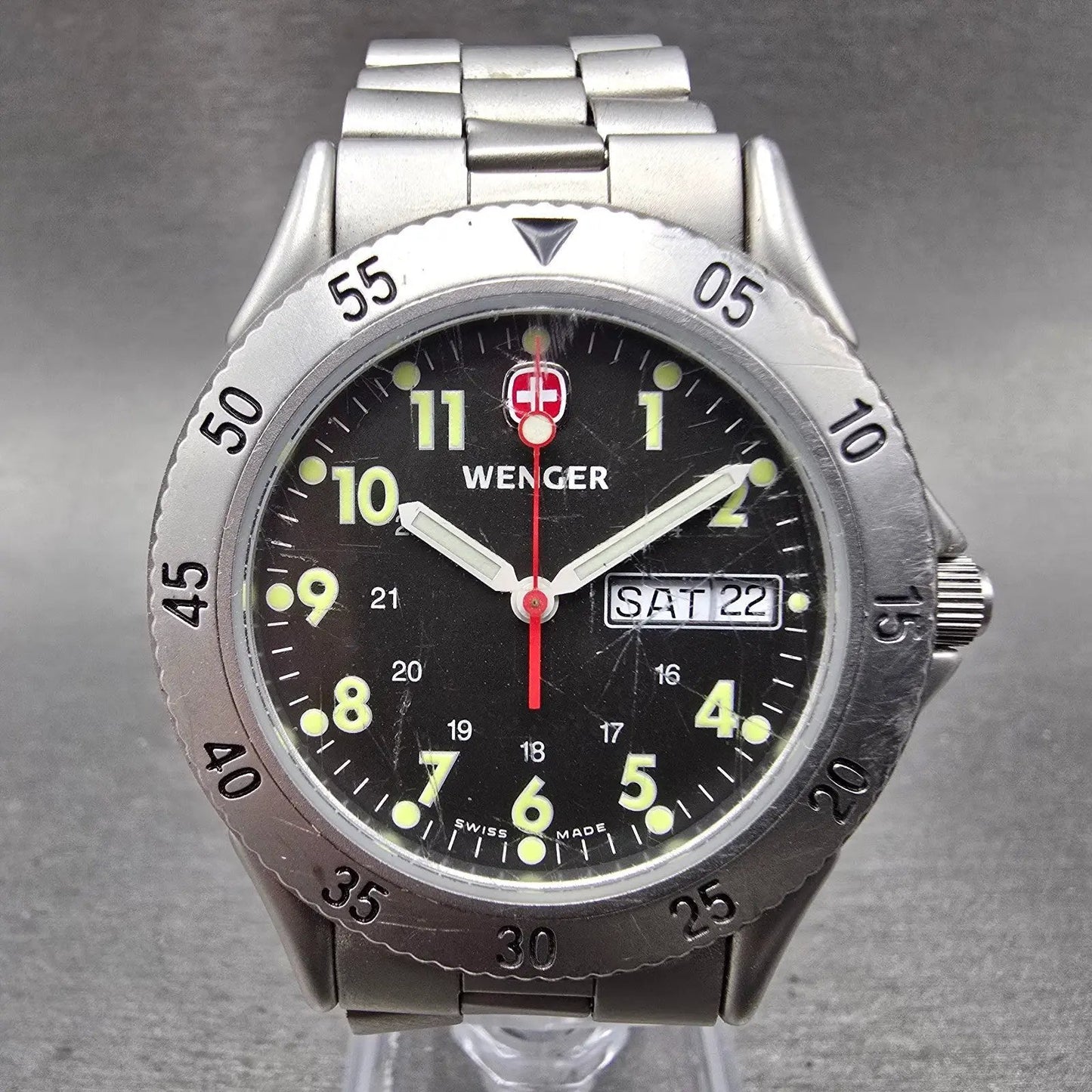 Wenger Dive Watch Men 38mm Black Dial Silver Tone Daydate 7215X New Battery0