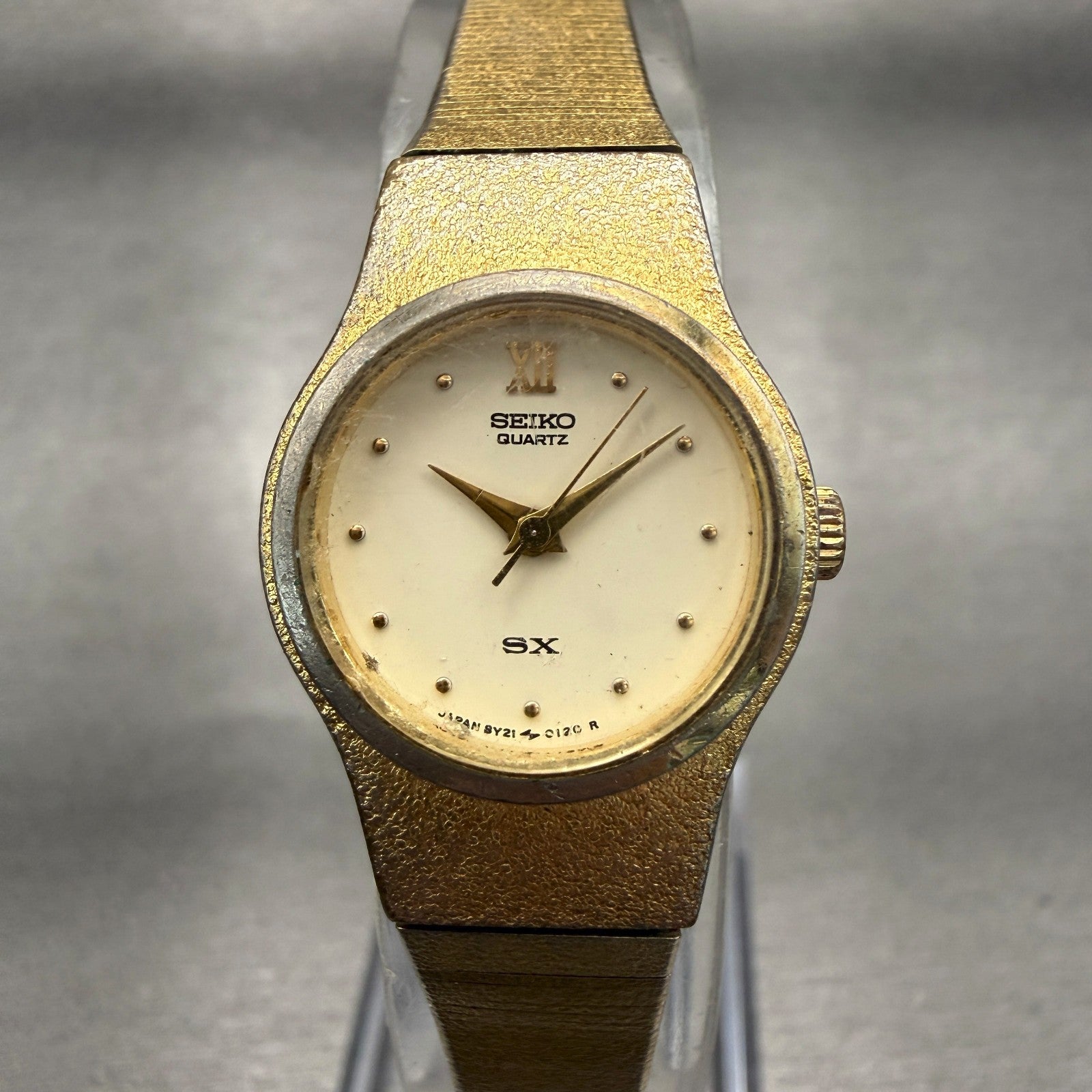 Seiko SX Watch Women 20mm Champagne Dial Gold Tone Round 8Y21-0020 New Battery0