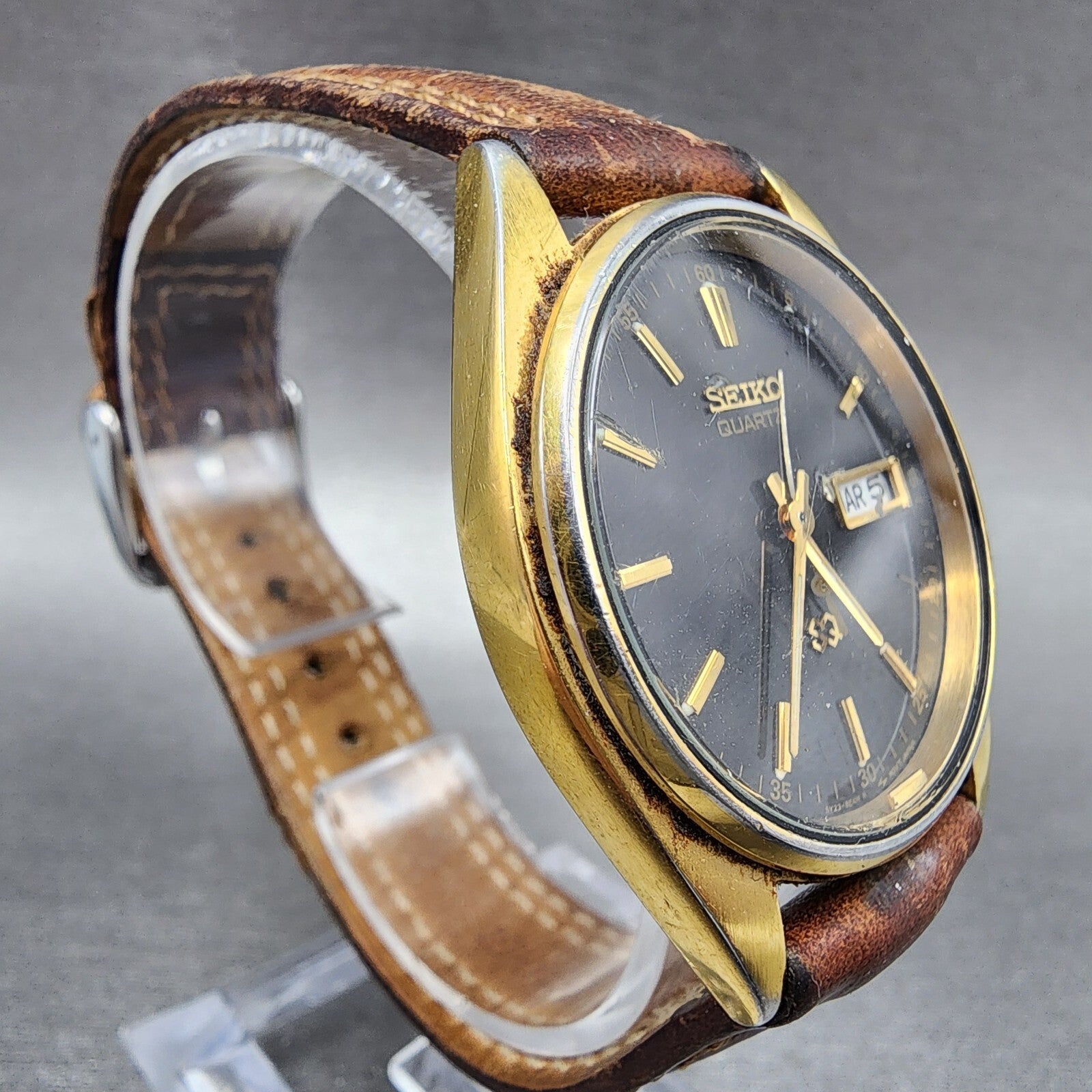 Seiko SQ Watch Men 35mm Black Dial Gold Tone Daydate Round 5Y238A19 PARTS4