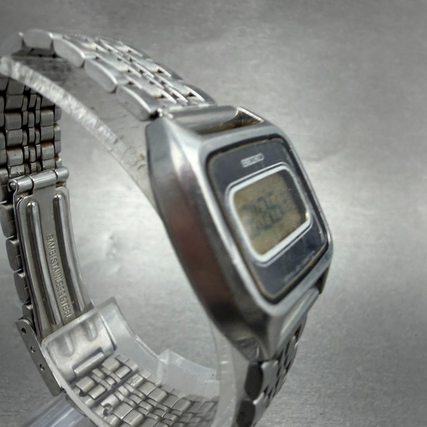 Seiko Digital Watch Women 23mm Silver Tone Rectangle Daydate L221-5070 New Batt3