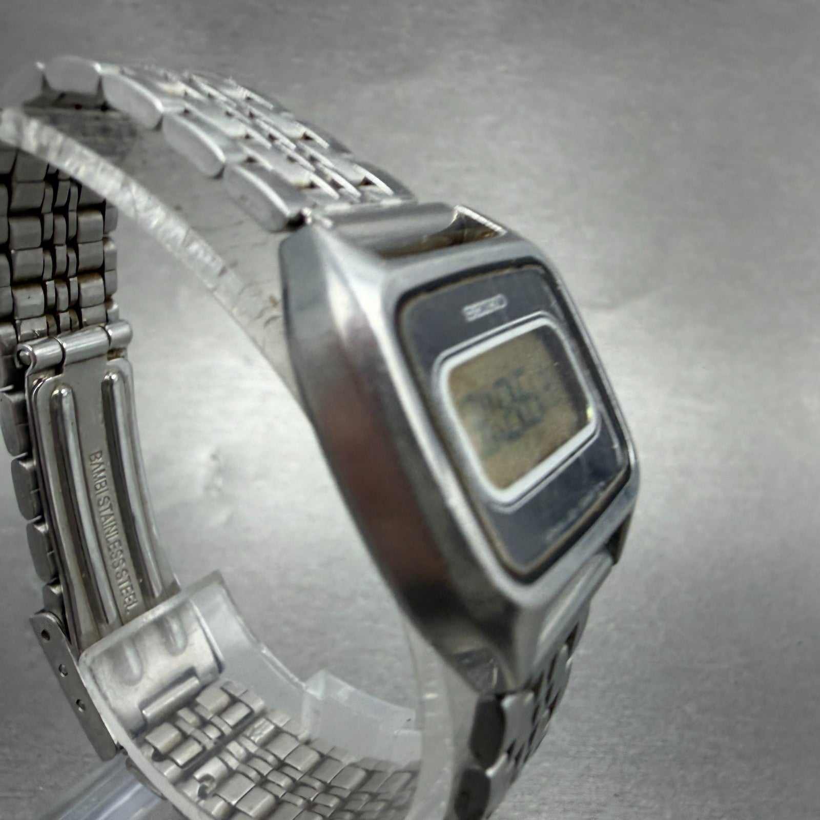 Seiko Digital Watch Women 23mm Silver Tone Rectangle Daydate L221-5070 New Batt3