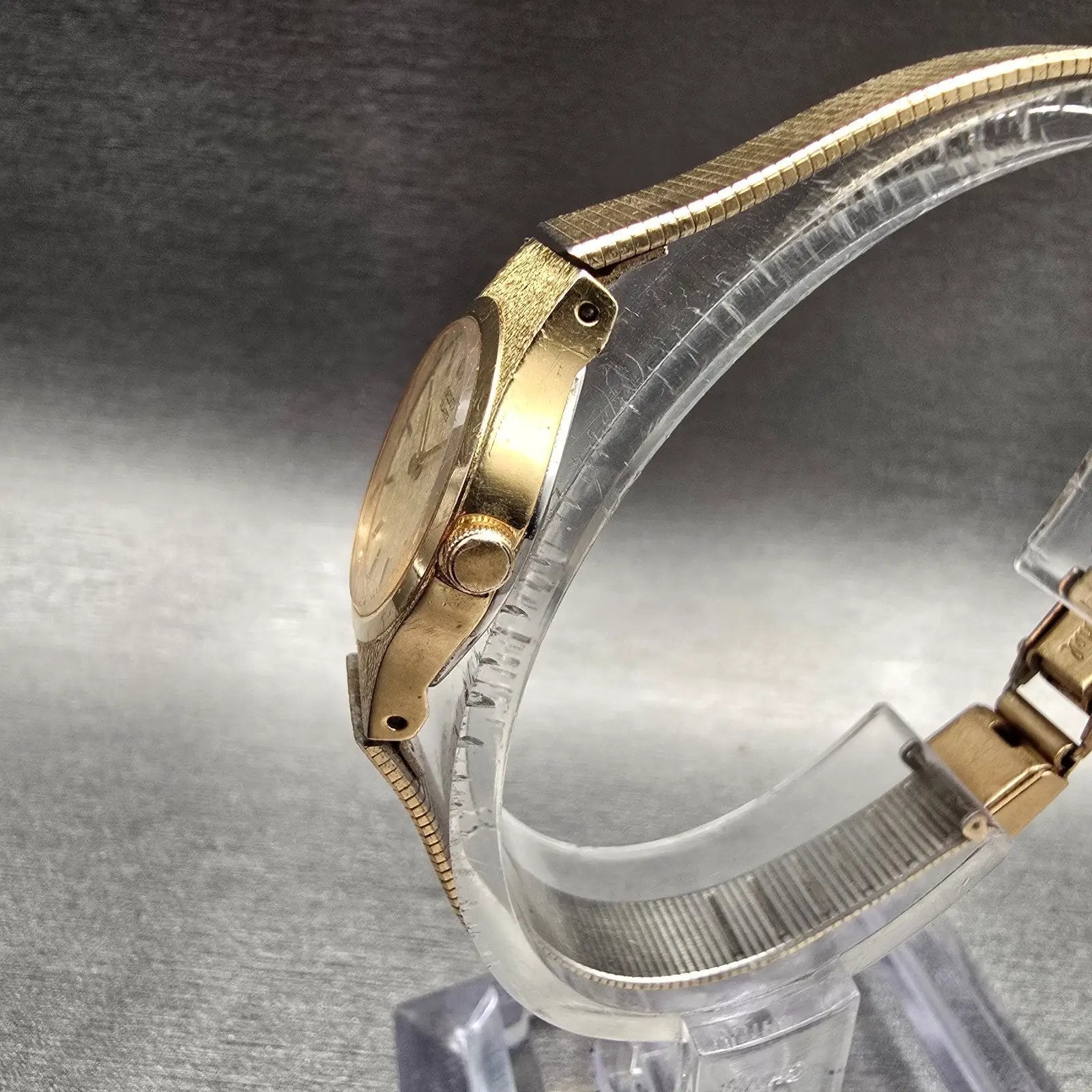 Seiko Watch Women 19mm Champagne Dial Gold Tone Round 2C20-0029 New Battery VTGT2