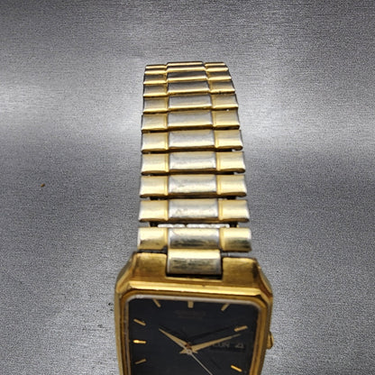 Seiko Tank Watch Men 28mm Black Dial Gold Tone Rectangle Daydate 7N33-5028 PARTS