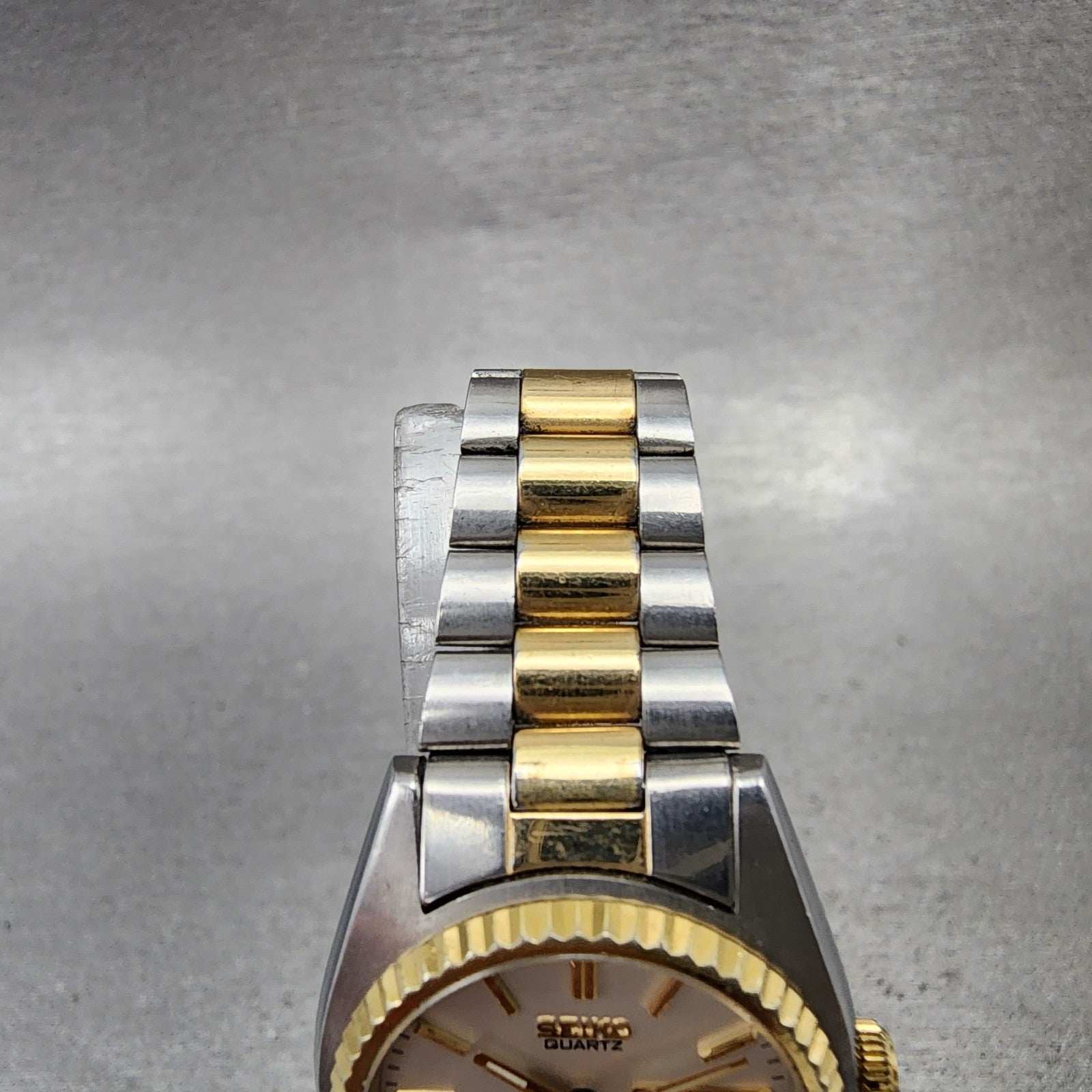 Seiko SQ Watch Women 25mm White Dial Two Tone Round 26260159 New Battery VTG4
