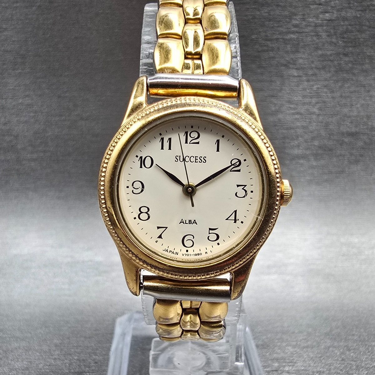 Alba Success Watch Women 24mm Ivory Dial Gold Tone Round V701-1720 New Battery0
