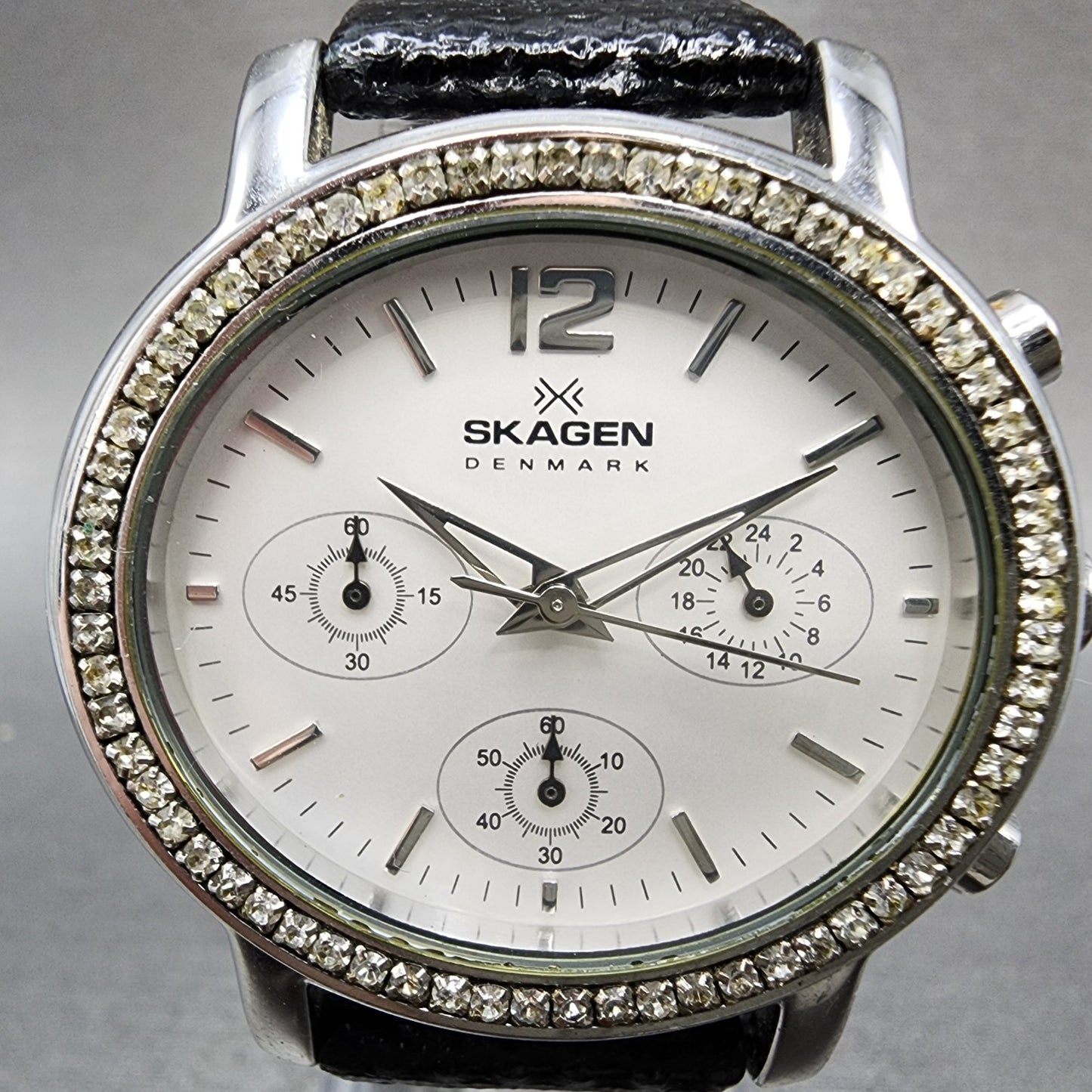 Skagen Chronograph Watch Women 39mm White Dial Silver Tone Oval New Battery1