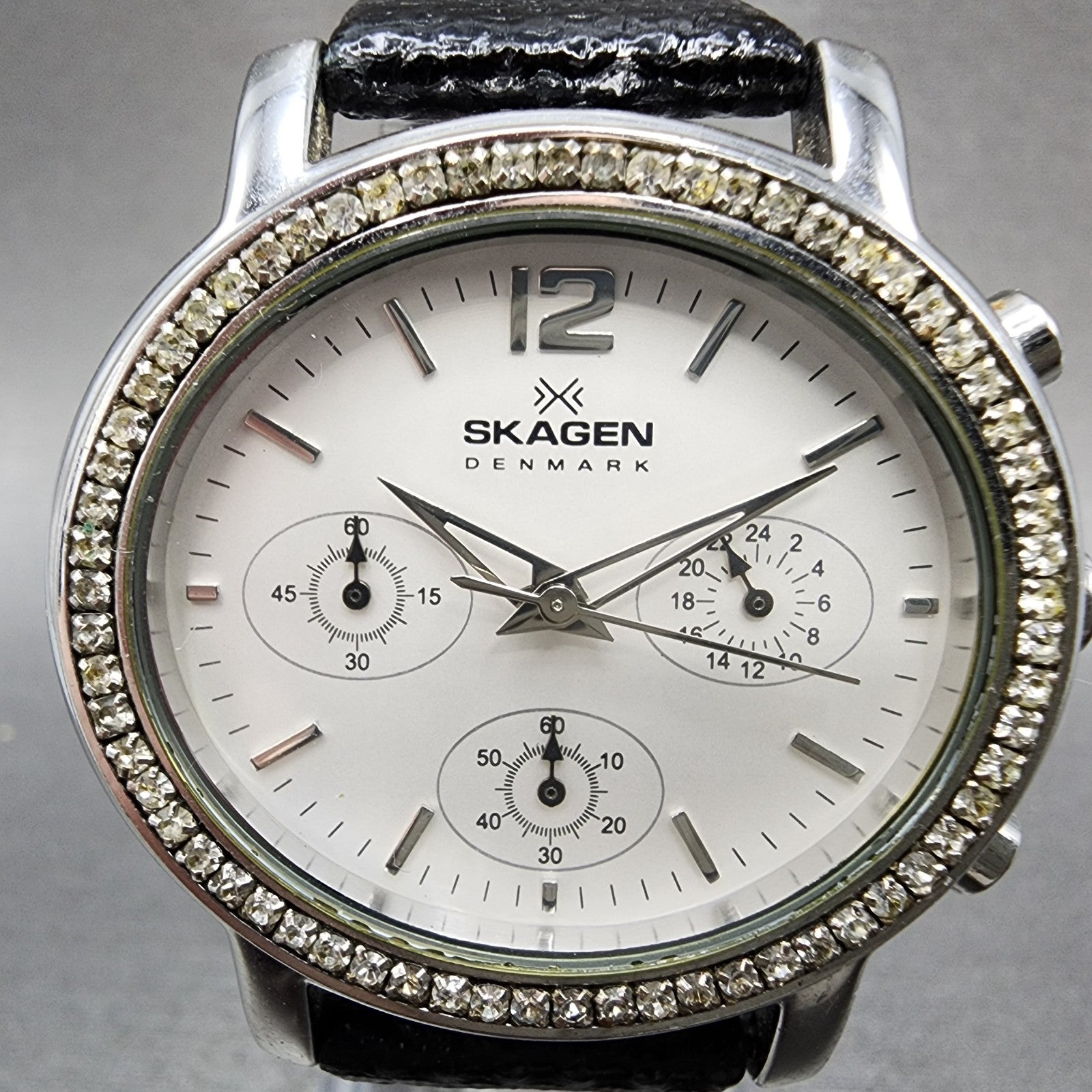 Skagen Chronograph Watch Women 39mm White Dial Silver Tone Oval New Battery1