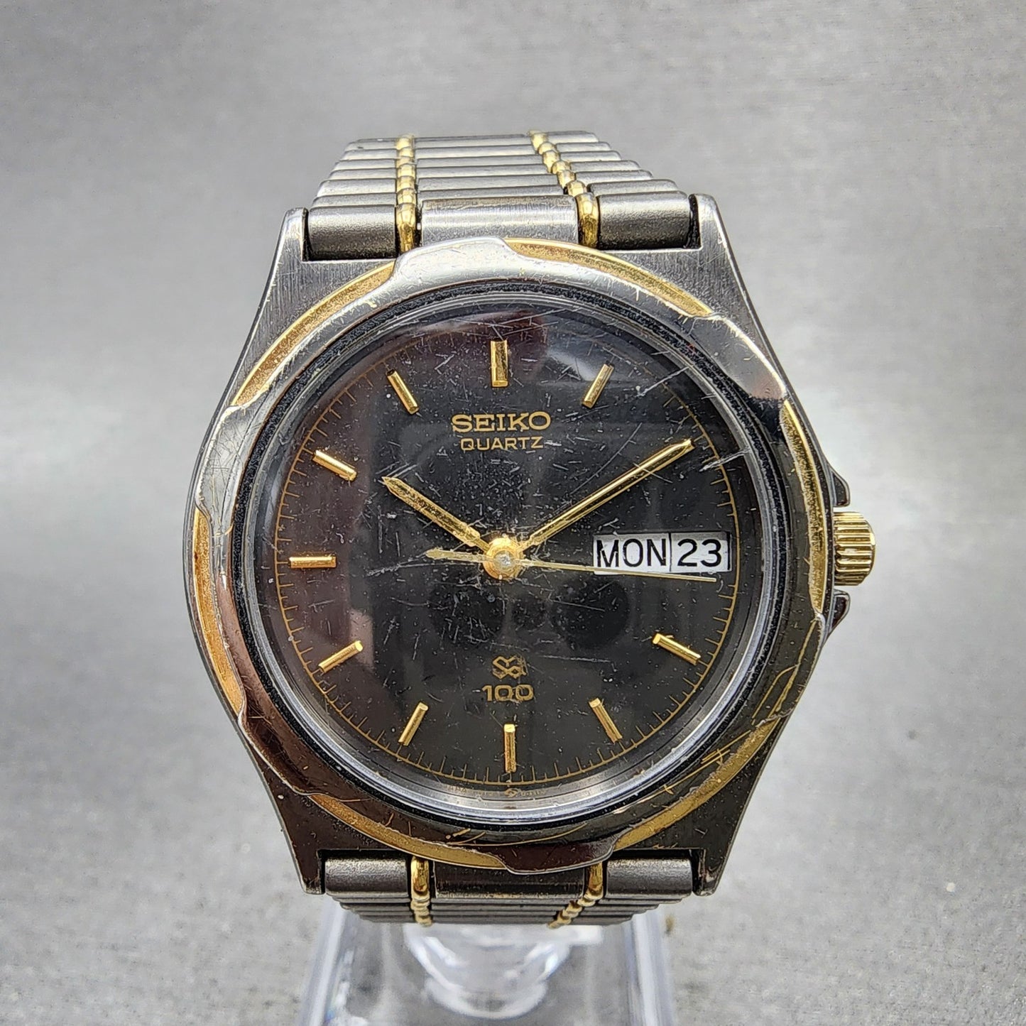 Seiko SQ 100 Watch Men 36mm Black Dial Two Tone Daydate Round 81236349 New Batt0