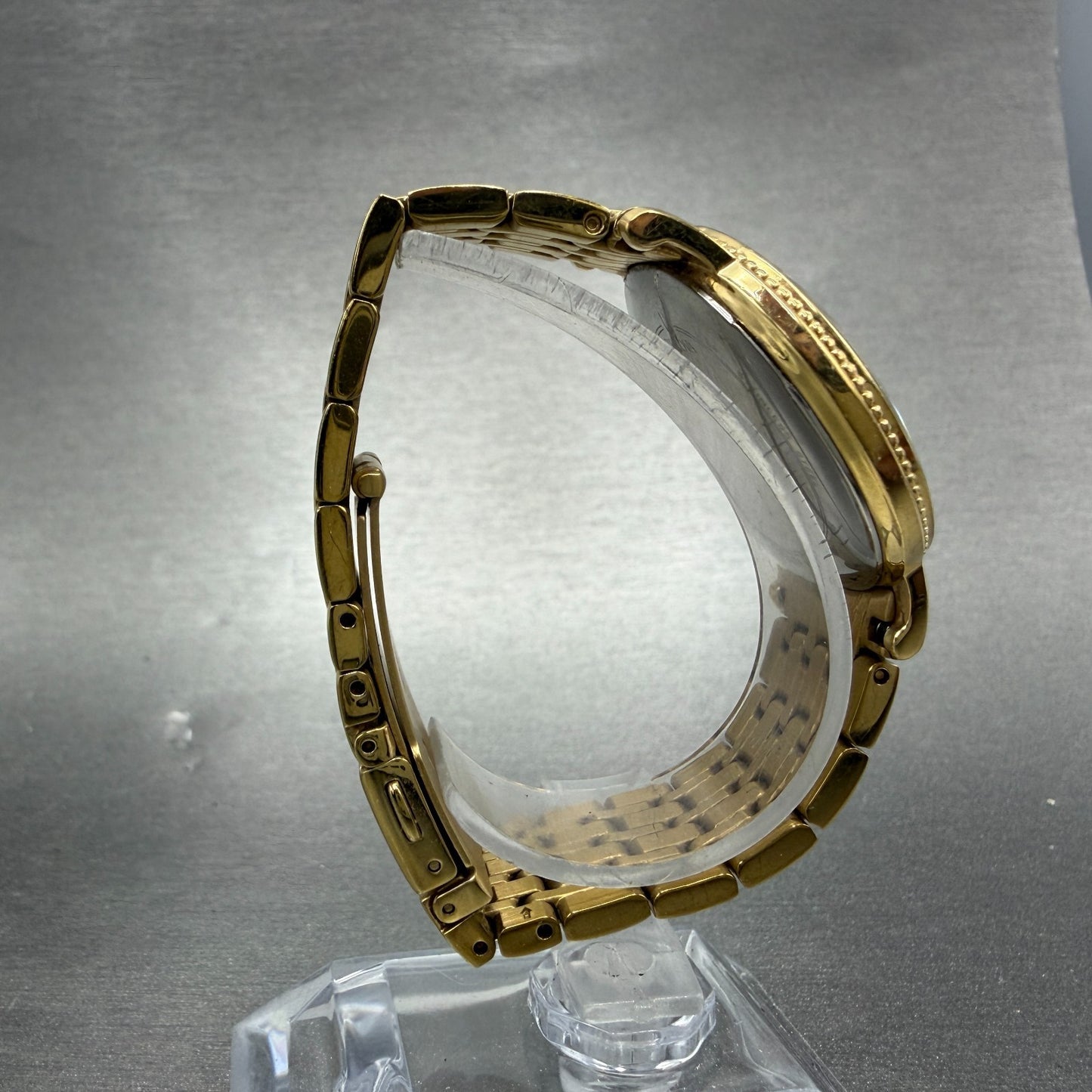 Bulova Watch Women 34mm MOP Dial Gold Tone Round 97P134 New Battery8