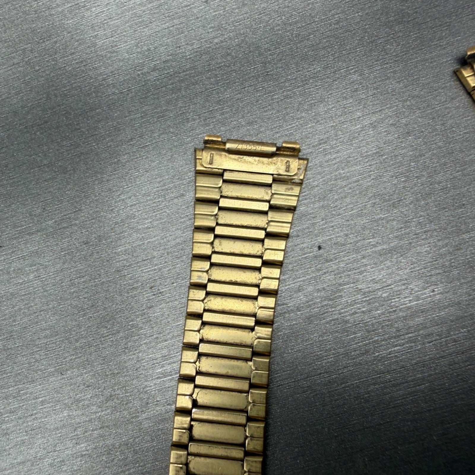 Seiko Bracelet 18mm Gold Tone Stainless Steel MISSING A PIECE Z1355L VTG12