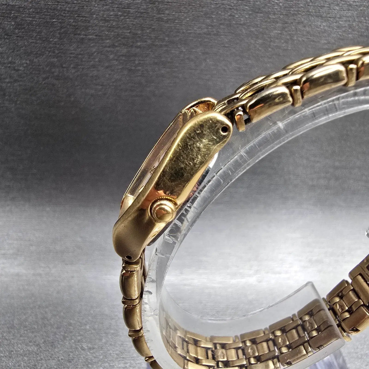 Seiko Watch Women 18mm White Dial Gold Tone Oval 1N01-5C19 New Battery Vintage2