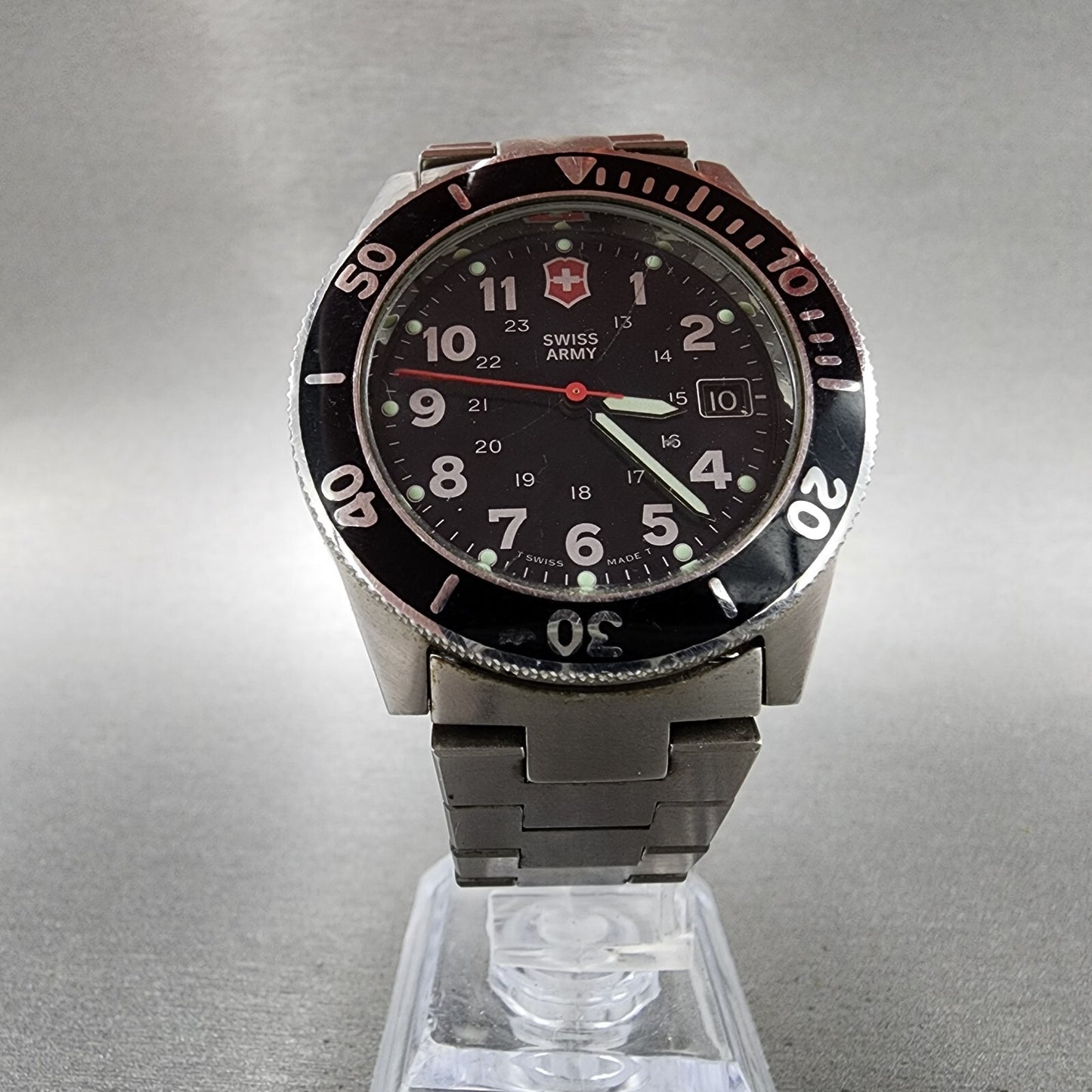 Victorinox Swiss Army Lancer Watch Men 39mm Black Dial Steel Date READ!!!!! Runs