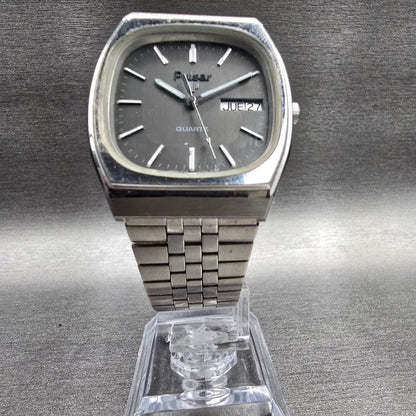 Pulsar Watch Men 33mm Gray Dial Silver Daydate Y113-5129 New Battery VTG JP5