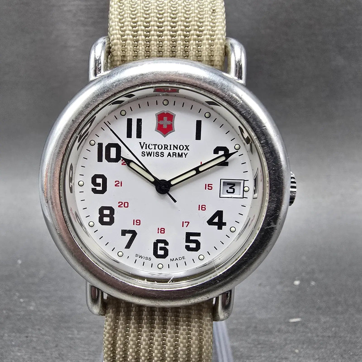 Victorinox Swiss Army Cavalry Watch Men 37mm White Dial Steel Date 24529 NewBatt0