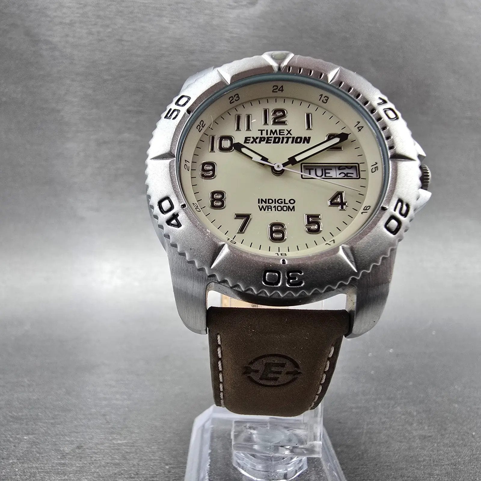 Timex Expedition Dive Watch Men 40mm Cream Dial Silver Tone Daydate New Battery5