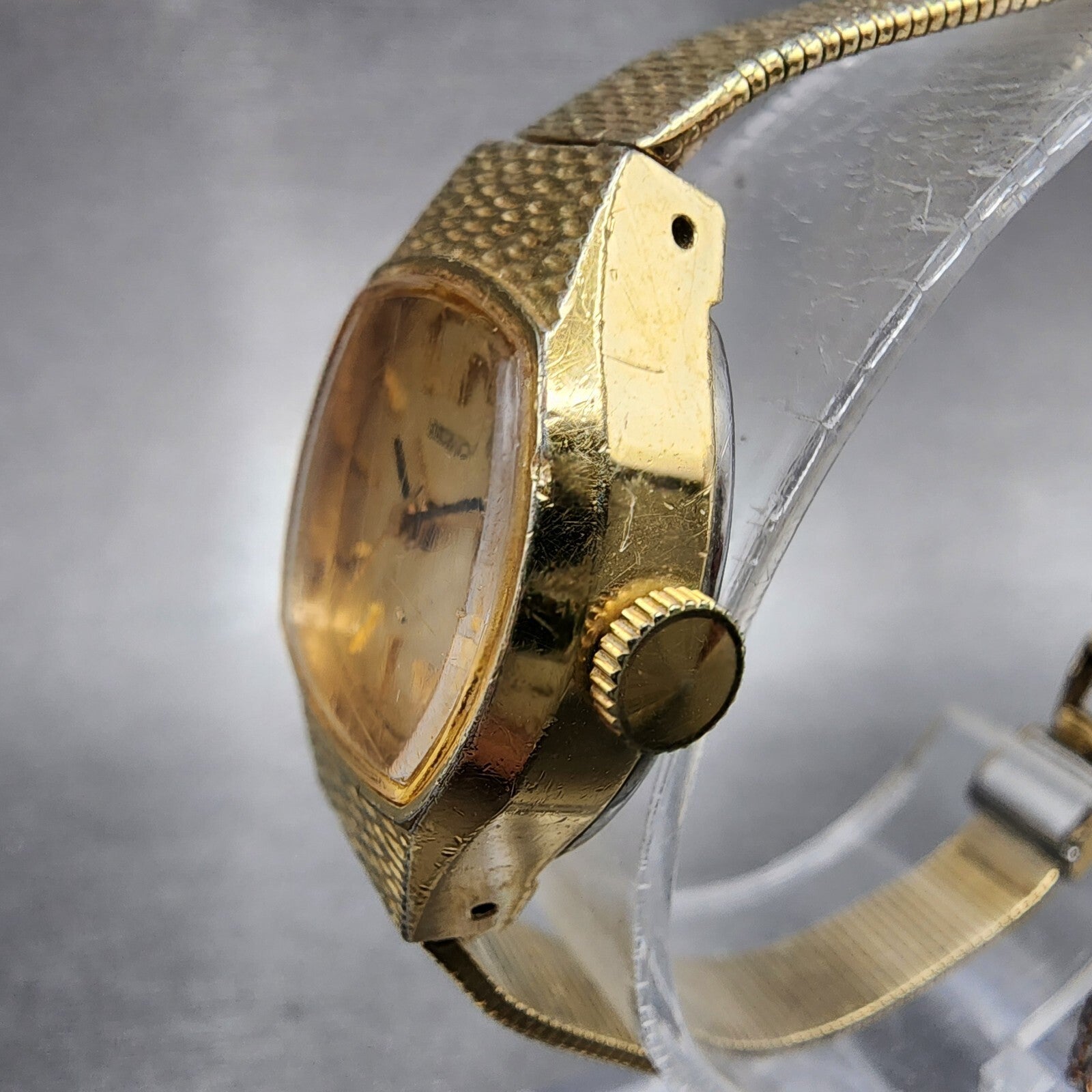 VTG Seiko Watch Women 21mm Gold Dial Gold Tone Rectangle Manual Wind Runs2