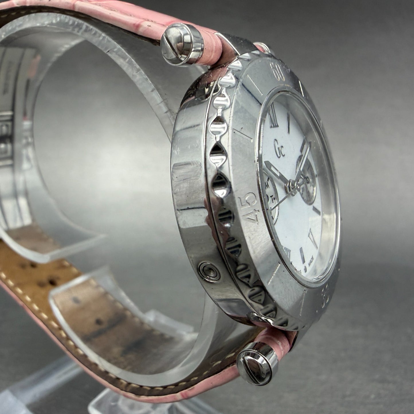 Guess Watch Women 34mm White Dial Silver Tone Daydate Round GC14014L New Battery3
