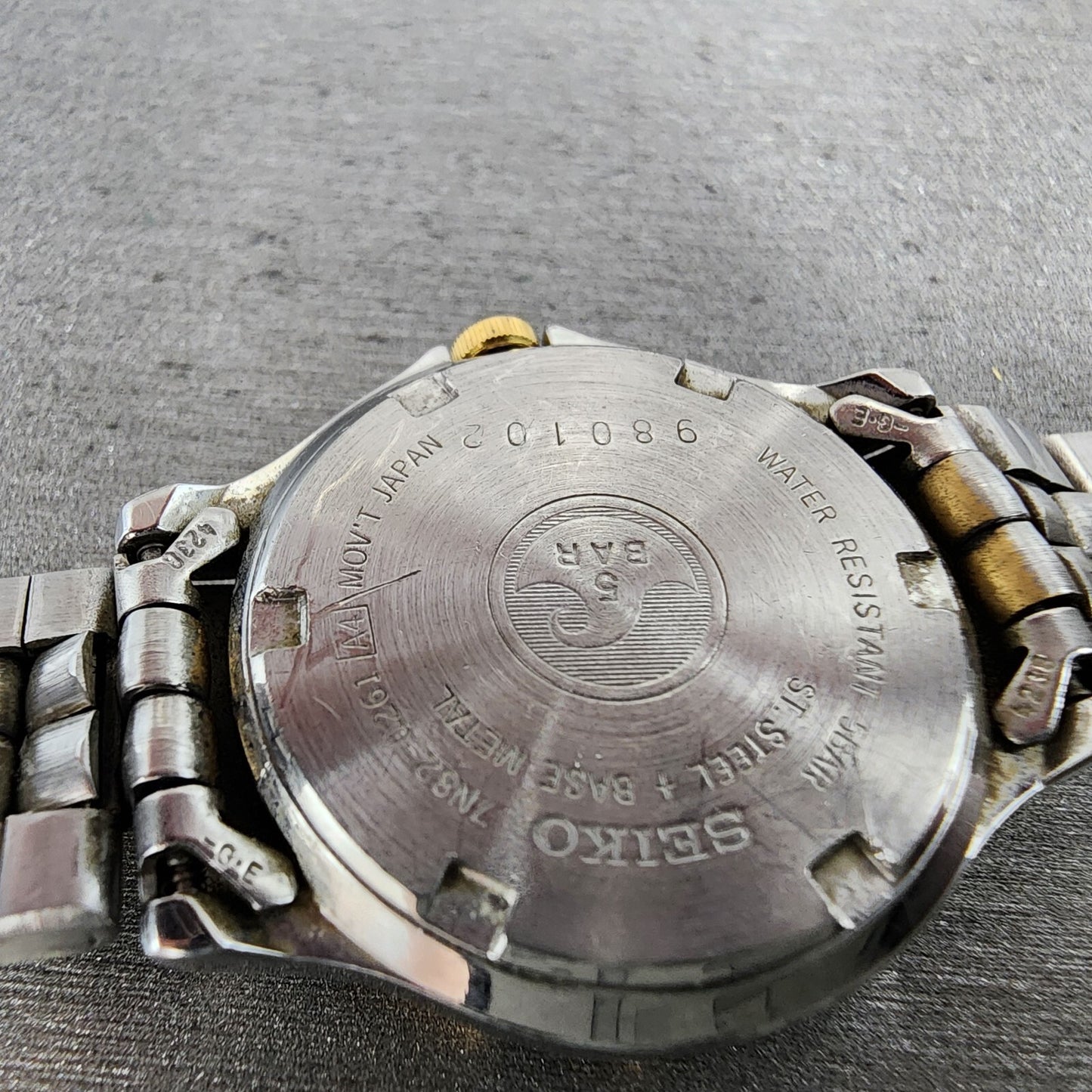 Seiko Sports 50 Watch Women 25mm Luminous Dial Two Tone Date Round New Battery8