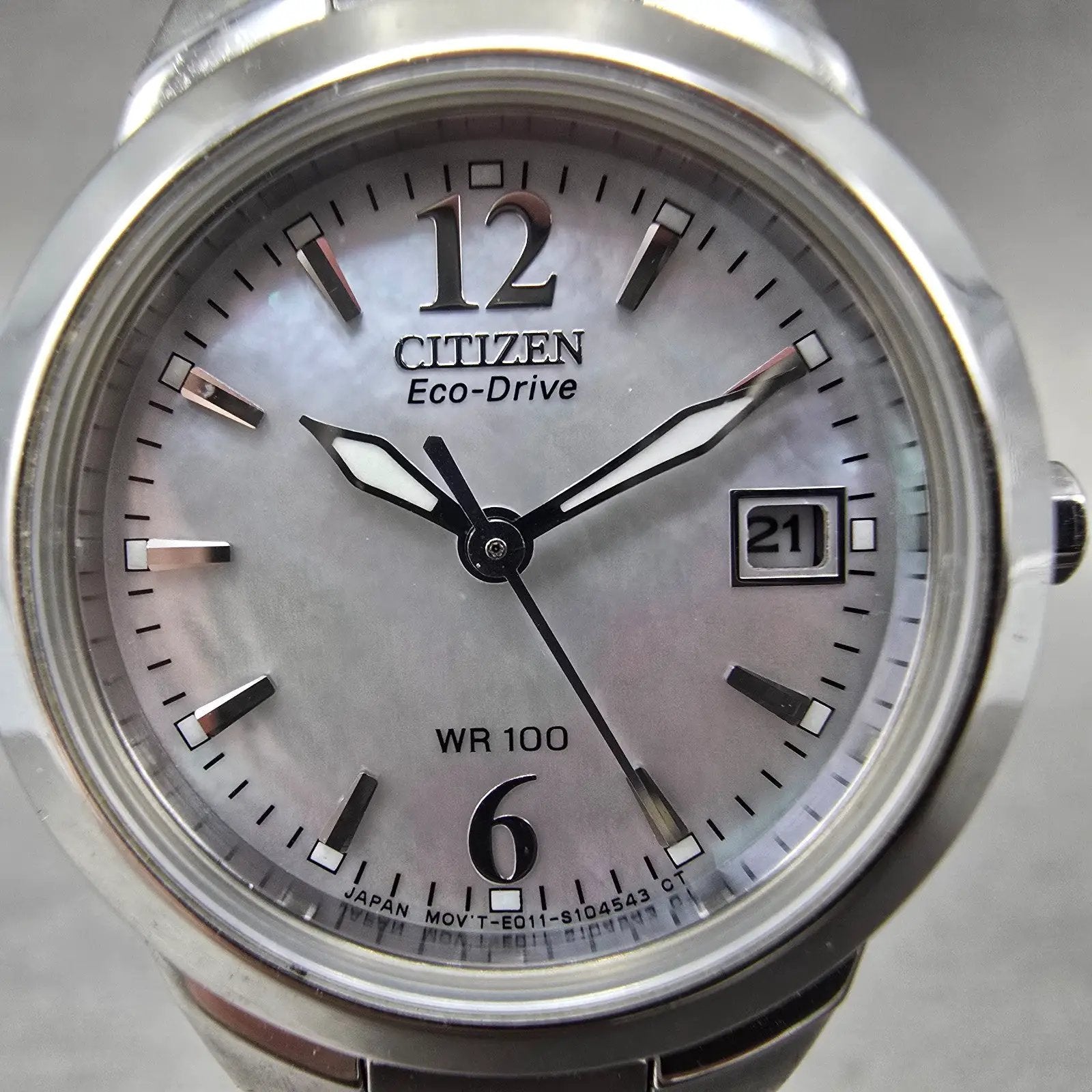 Citizen Eco-Drive Watch Women 26mm MOP Dial Steel Date READ!!! E011-S070074 Runs1