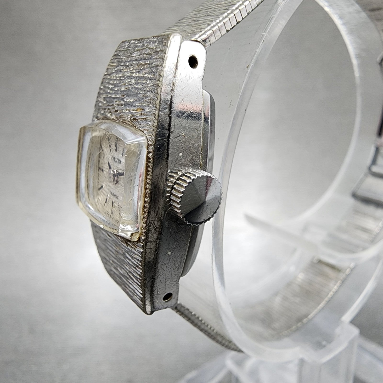 Citizen Watch Women 15mm White Dial White Gold Plated Manual Wind Runs VTG2