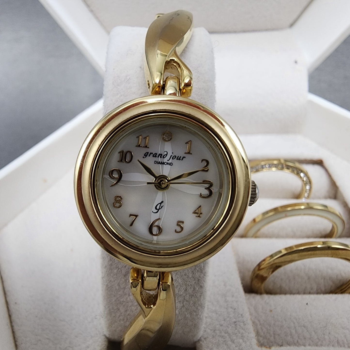 Grand Jour Interchangeable Bezel Watch Women 22mm MOP Dial Gold Tone New Battery1