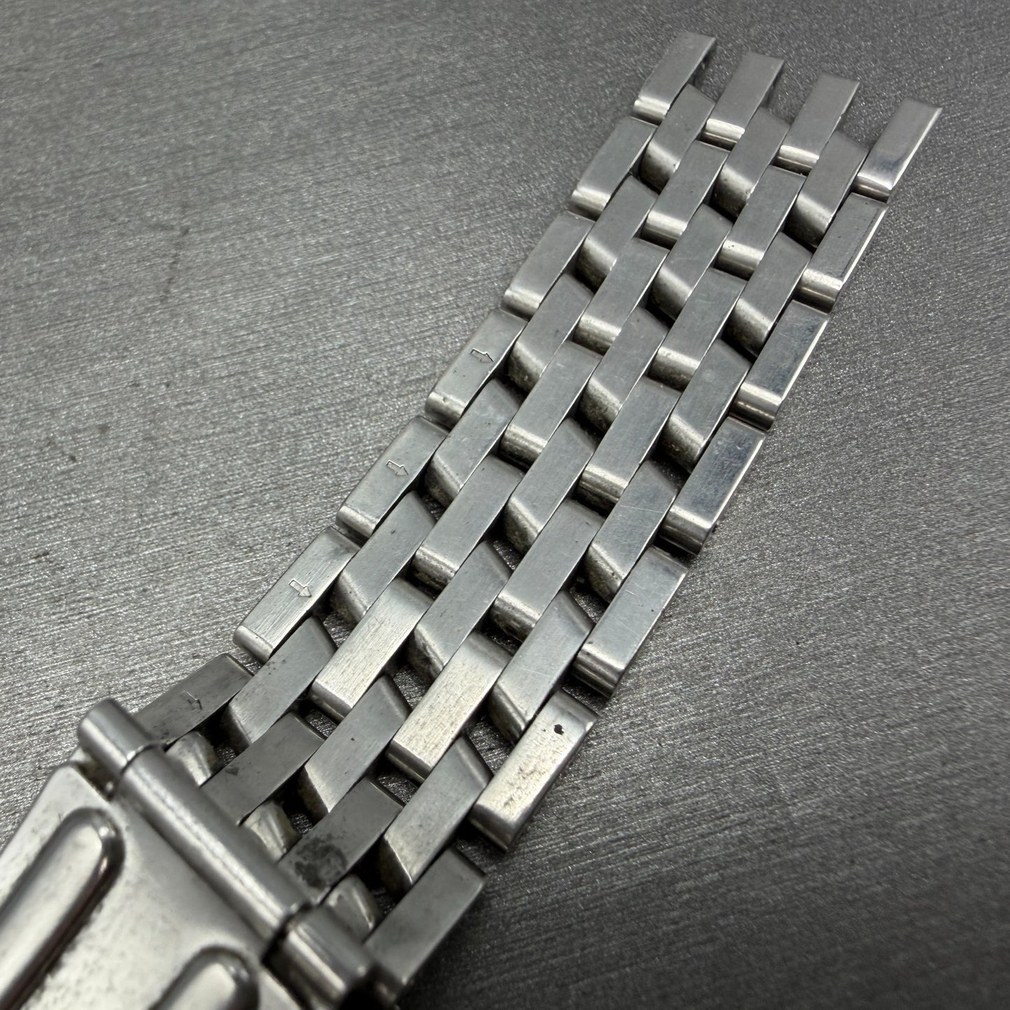 Victorinox Swiss Army Calvary Watch Men 39mm White Dial Silver Tone Date PARTS R14