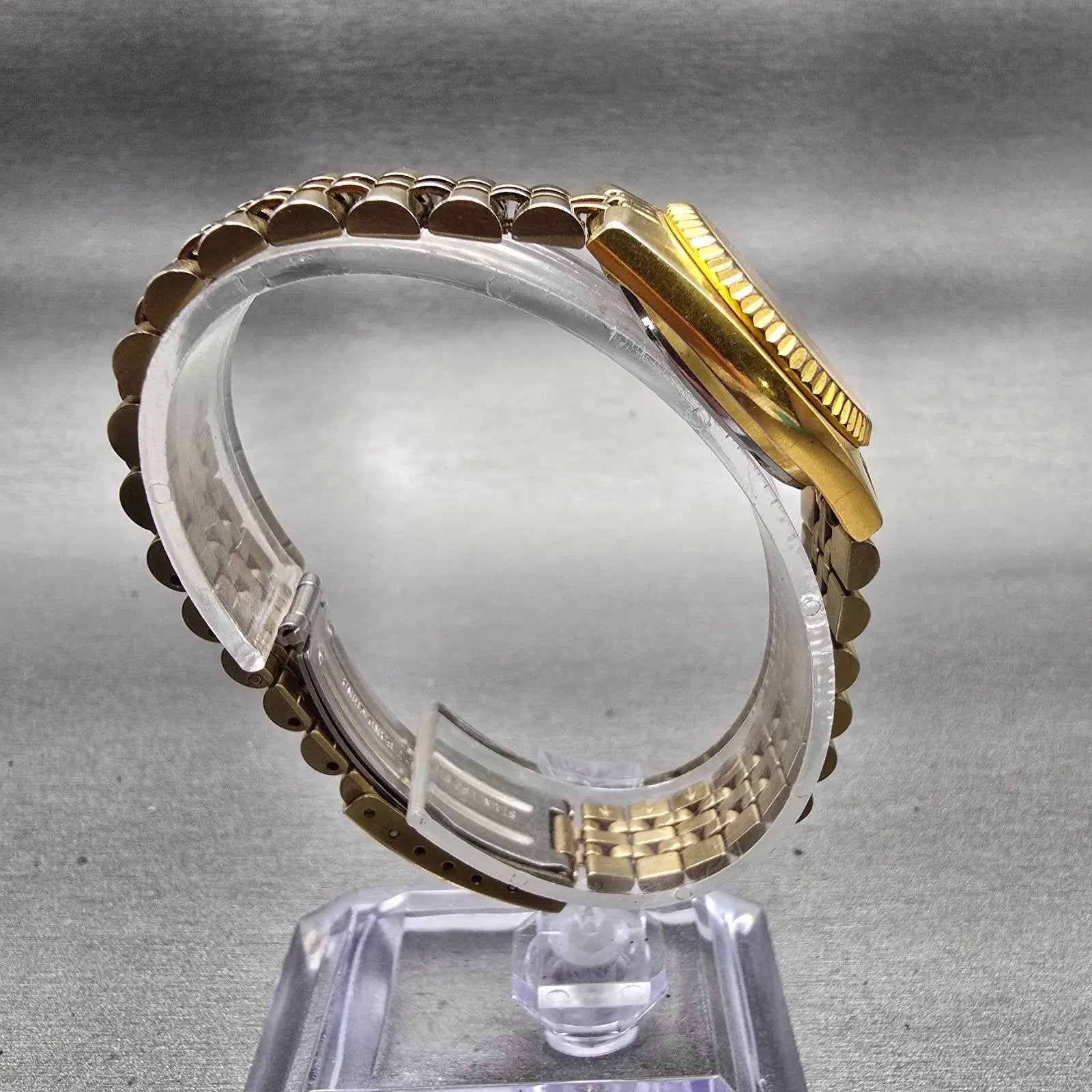 Seiko Watch Women 24mm Gold Dial Gold Tone Daydate Round 7N83-0041 New Battery V8
