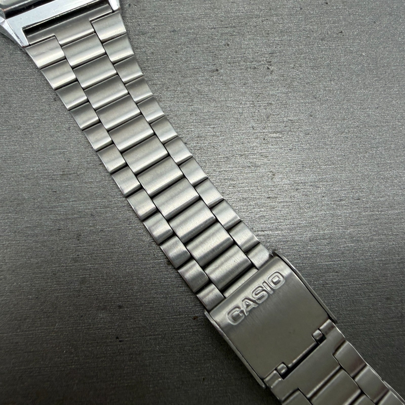 Casio AQ-230 Watch Men 30mm White Dial Silver Tone Alarm Chrono READ!!!!!!!!!!!!8