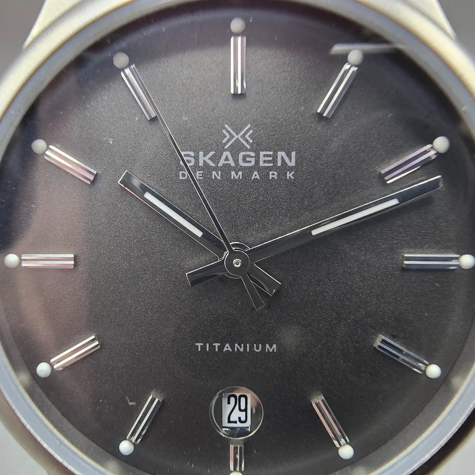Skagen Watch Men 34mm Gray Dial Titanium Date Round 105LTX New Battery1