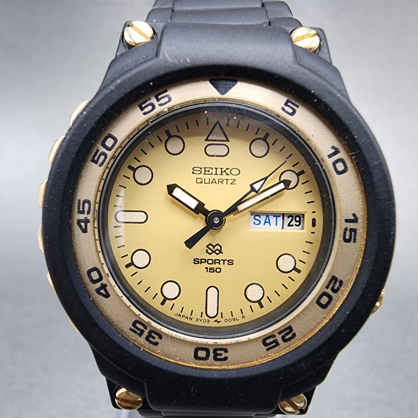 Seiko Sports 150 Watch Women 29mm Gold Dial Black Tone Daydate Round New Batt1