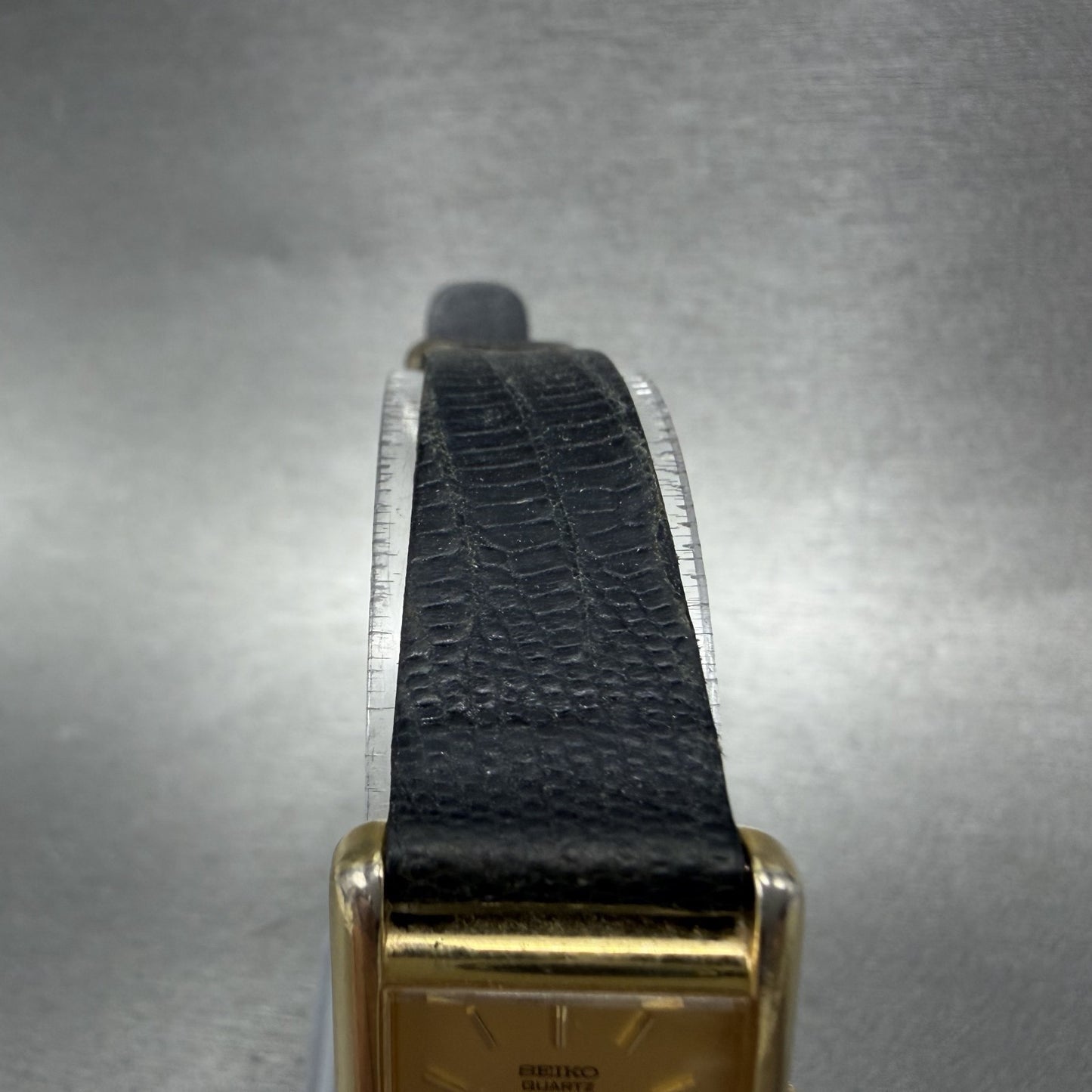 Seiko Tank Watch Women 18mm Champagne Dial Gold Tone 2Y00-5479 New Battery4