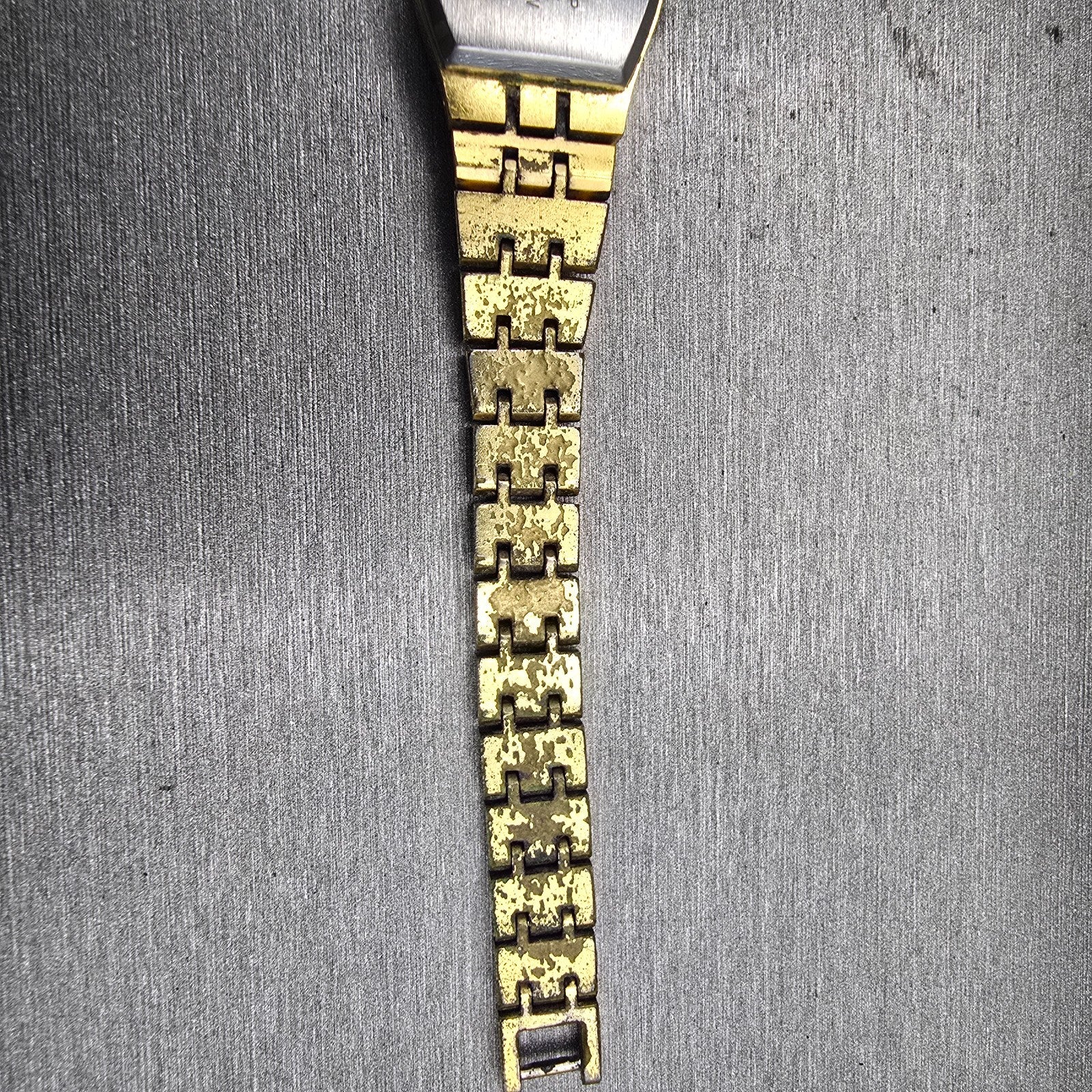 Citizen CQ Watch Women 18mm Champagne Dial Gold Tone Rectangle 4-040074 New Batt12