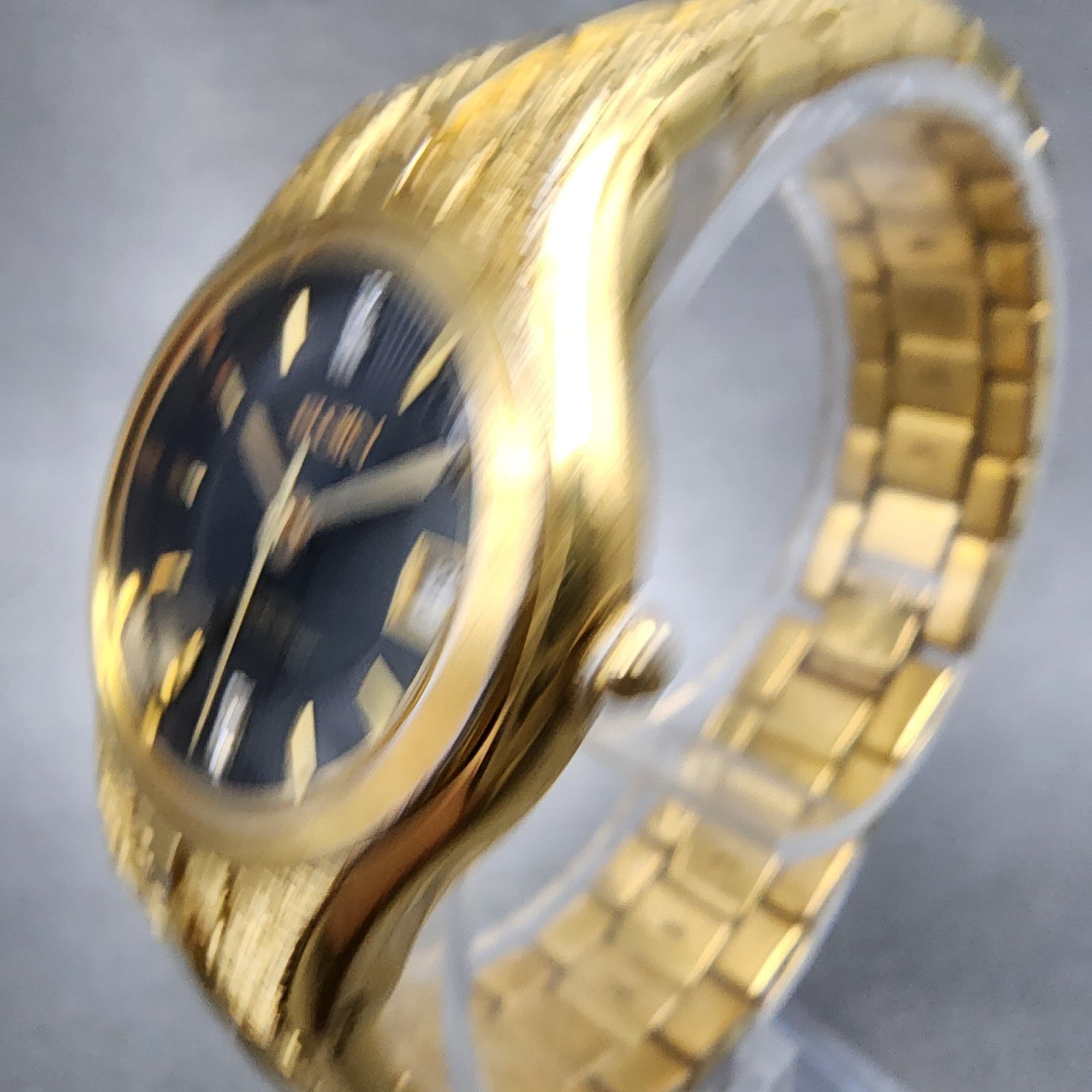 Elgin Watch Women 25mm Black Dial Gold Tone Date Round EG186N New Battery2