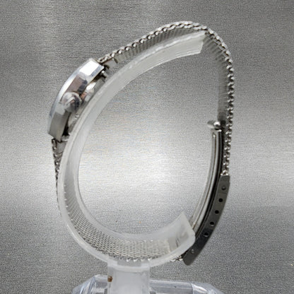 Technos Star lady Watch Women 19mm Silver Dial Steel Oval Manual Wind Runs VTG6