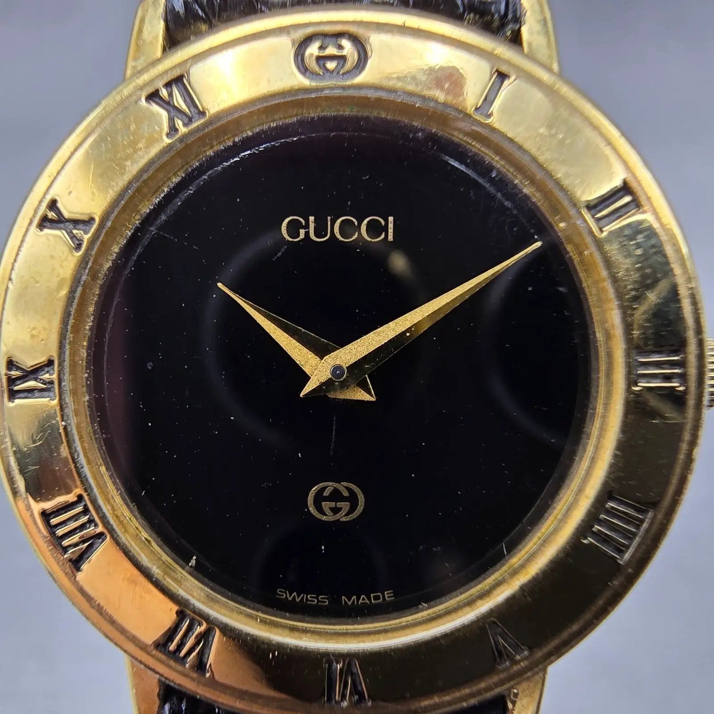 Gucci 3001L Watch Women 26mm Black Dial Gold Tone Round New Battery Vintage1