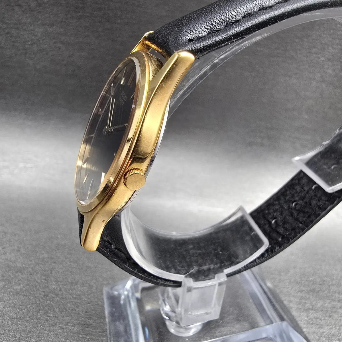 Seiko Watch Men 32mm Black Dial Gold Tone Round 5Y30-7A71 New Battery Vintage2