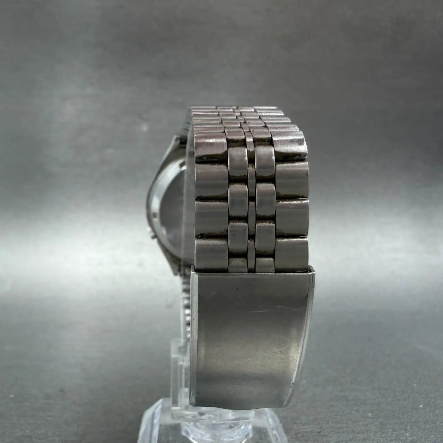 48560976